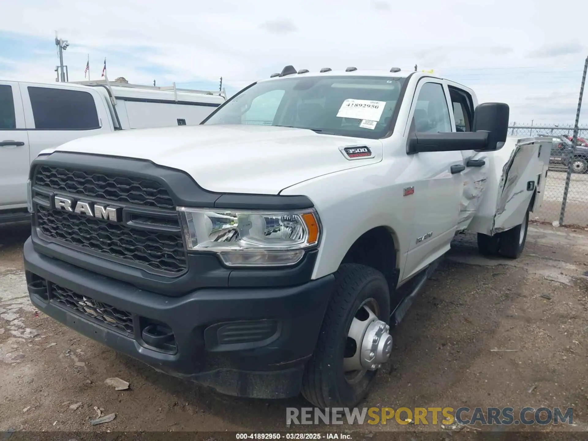 2 fotografías del automóvil dañado 3C7WRSCJ6LG225610 RAM 3500 CHASSIS 2020