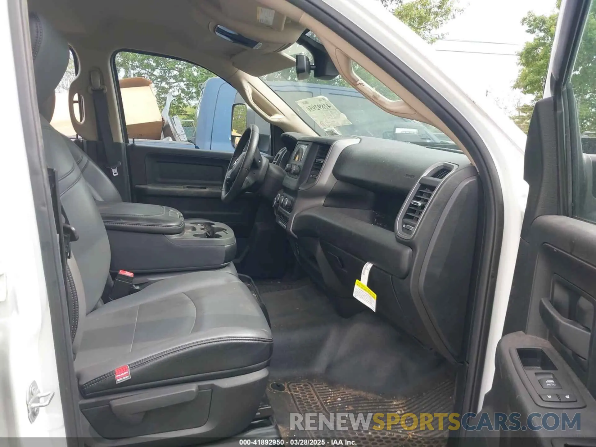 7 fotografías del automóvil dañado 3C7WRSCJ6LG225610 RAM 3500 CHASSIS 2020