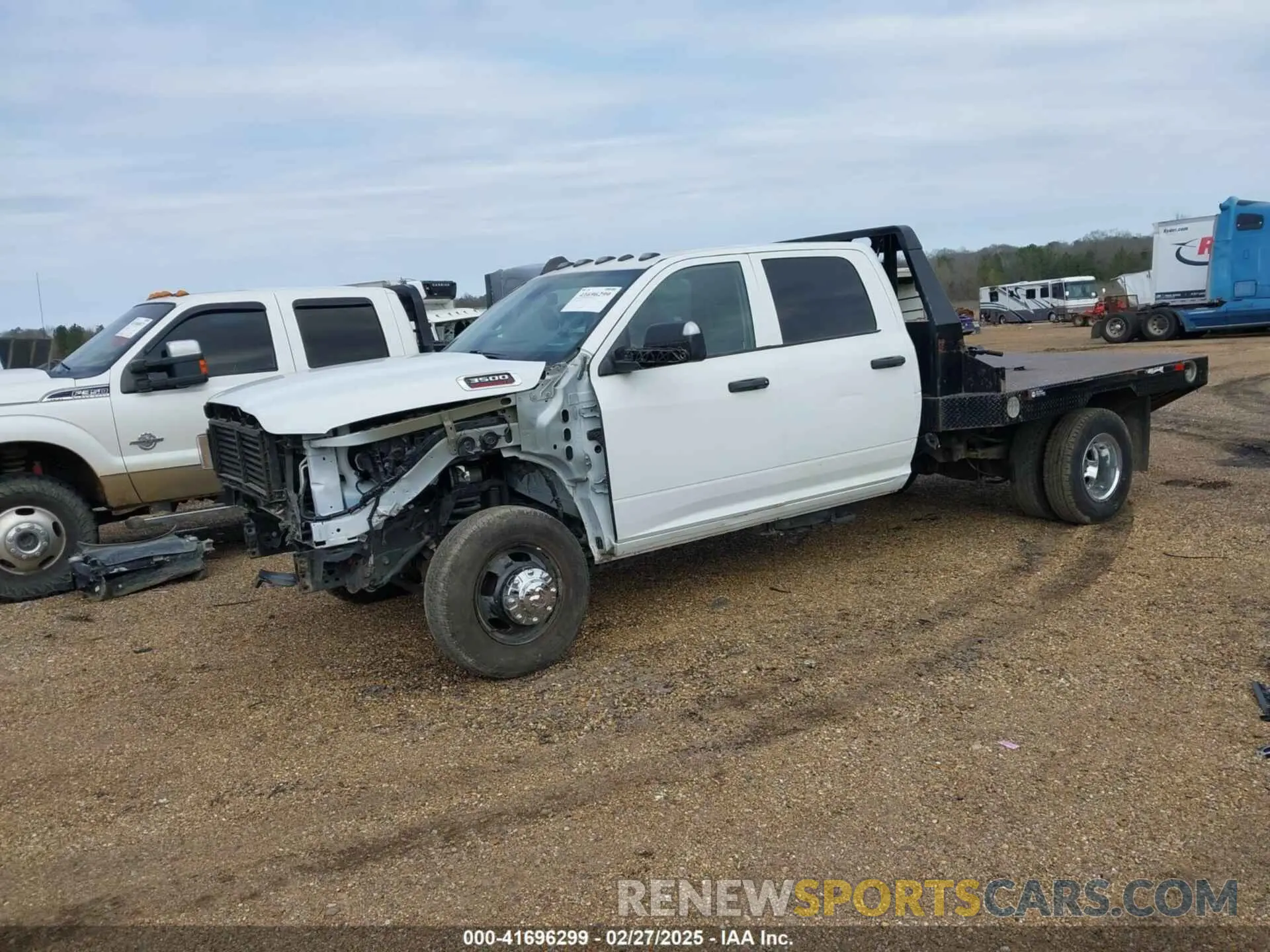 2 fotografías del automóvil dañado 3C7WRTCL1LG225649 RAM 3500 CHASSIS 2020