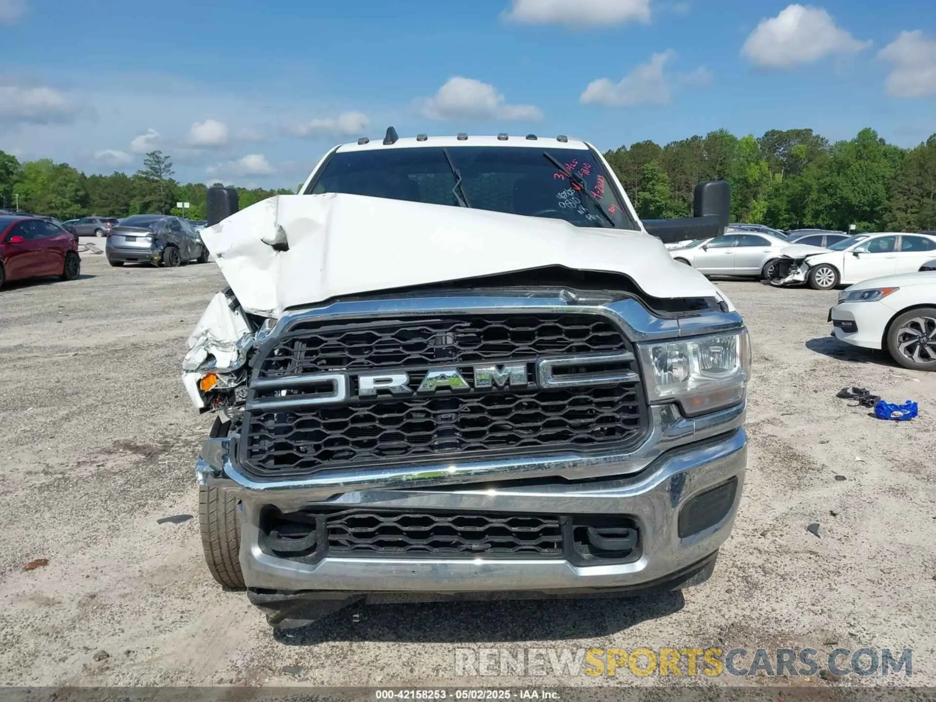 12 fotografías del automóvil dañado 3C7WRTCL4LG199810 RAM 3500 CHASSIS 2020