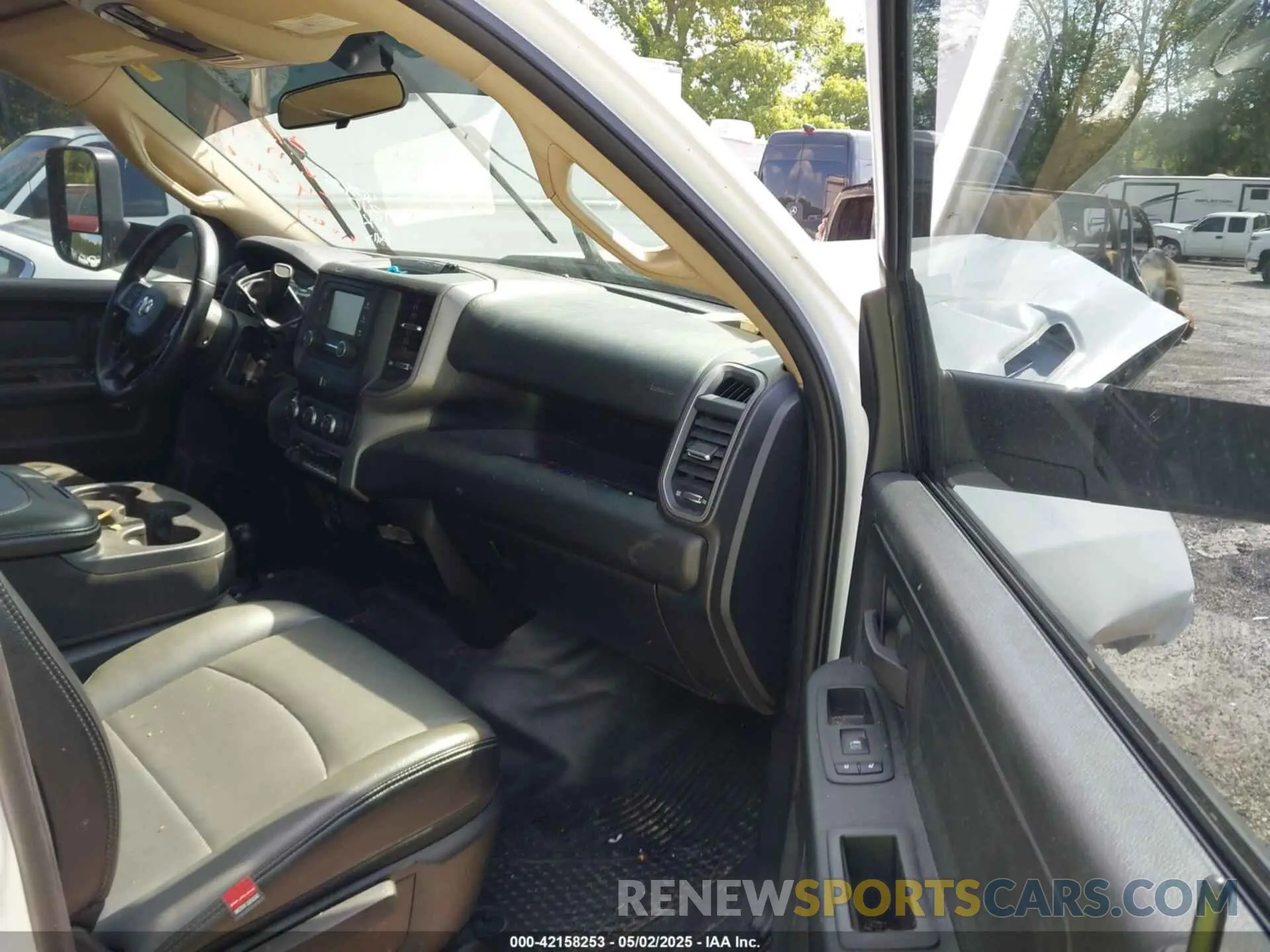 5 fotografías del automóvil dañado 3C7WRTCL4LG199810 RAM 3500 CHASSIS 2020