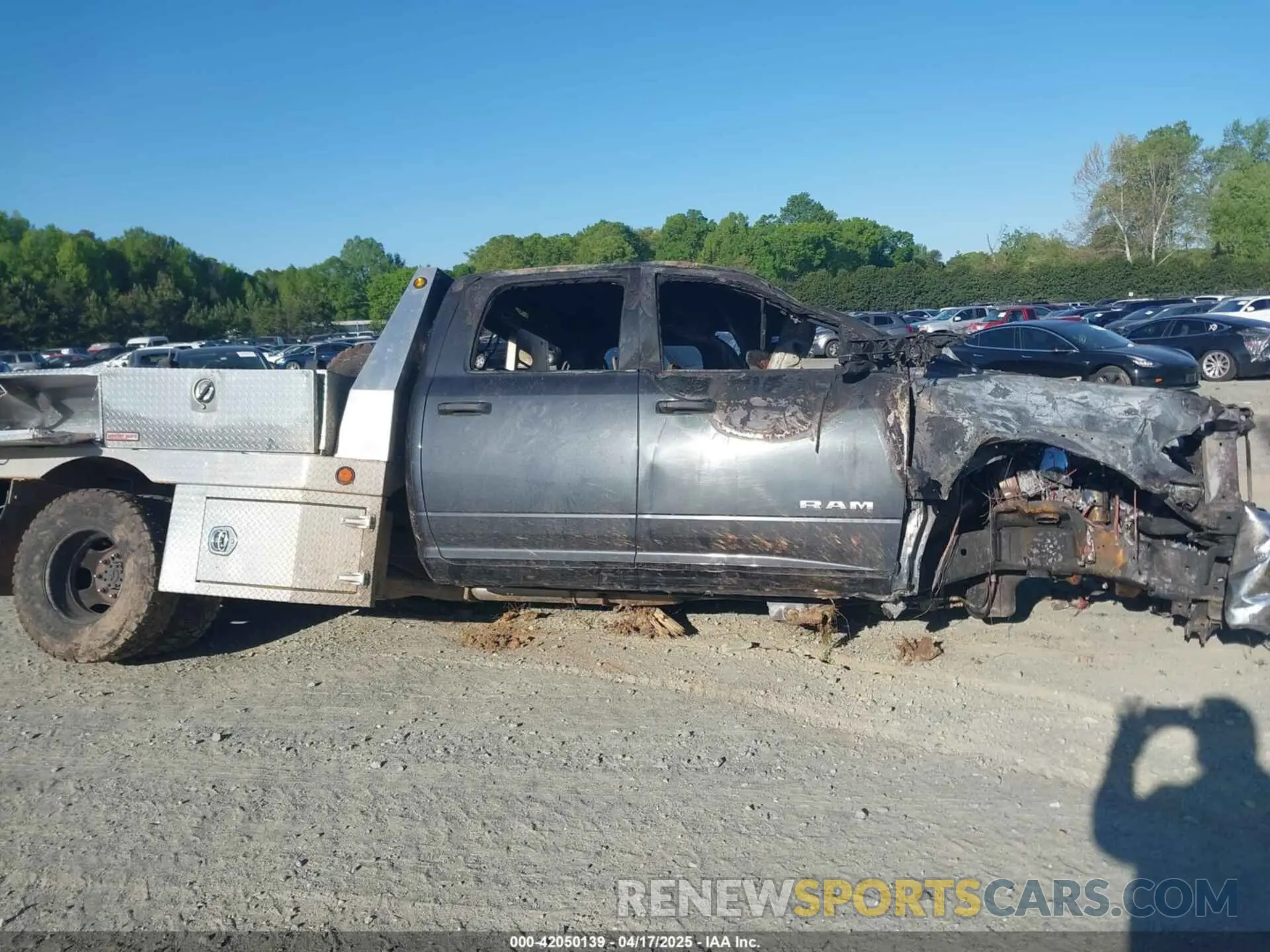 13 fotografías del automóvil dañado 3C7WRTCL5LG307044 RAM 3500 CHASSIS 2020