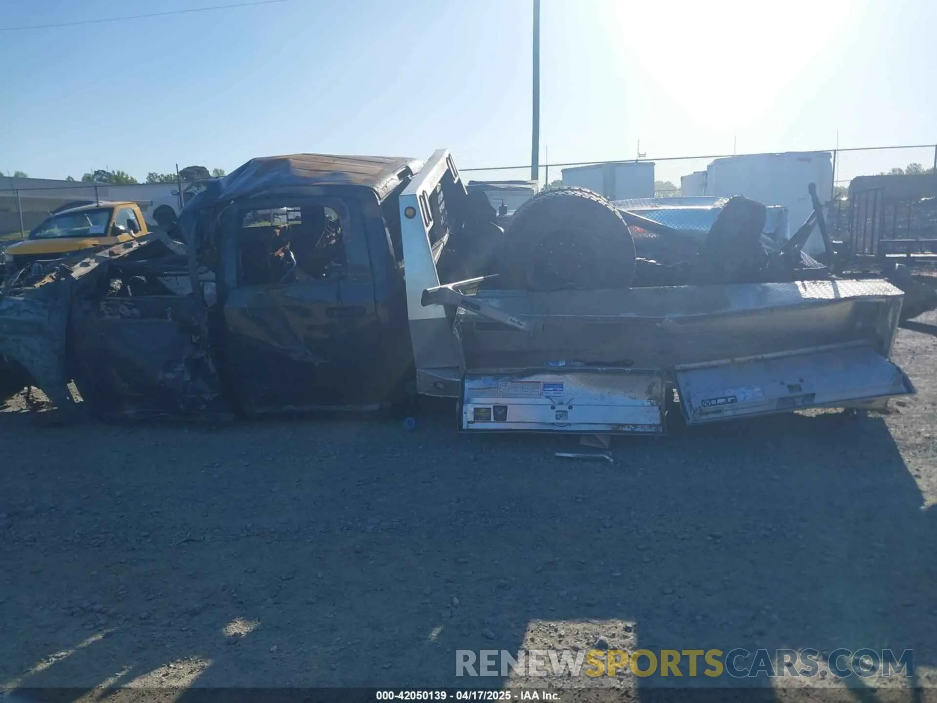 14 fotografías del automóvil dañado 3C7WRTCL5LG307044 RAM 3500 CHASSIS 2020