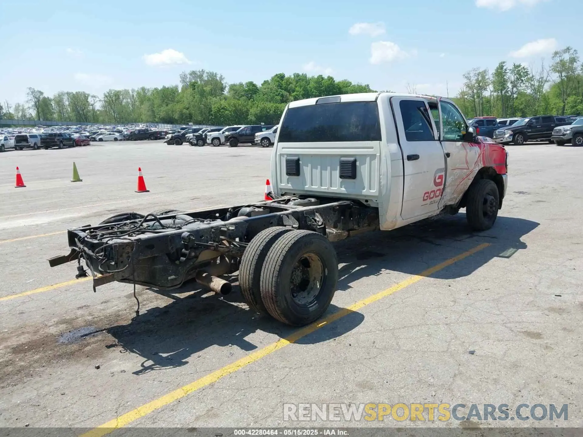 4 fotografías del automóvil dañado 3C7WRTCL8MG644549 RAM 3500 CHASSIS 2021
