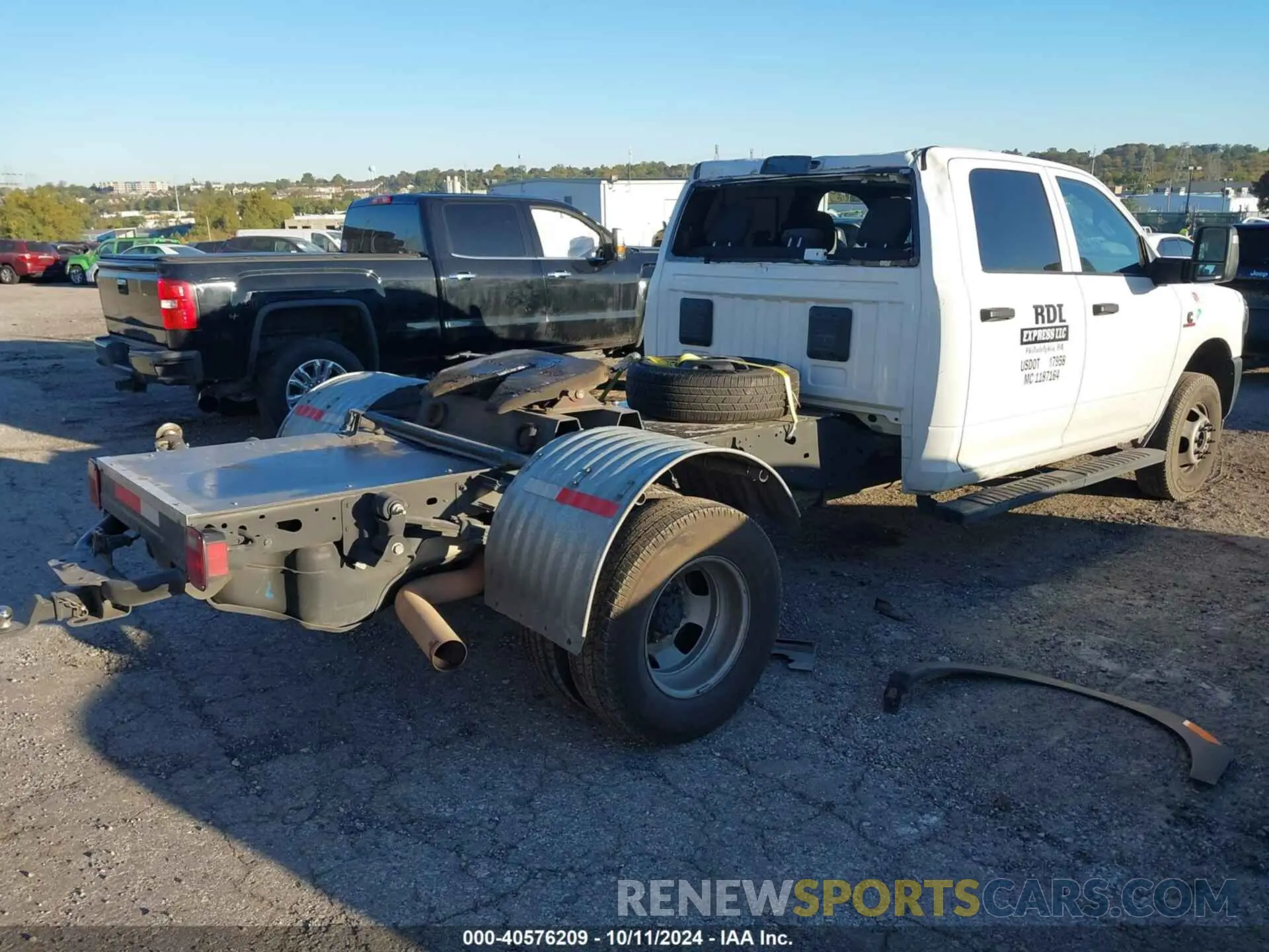 4 fotografías del automóvil dañado 3C7WRSCL1PG510626 RAM 3500 CHASSIS 2023