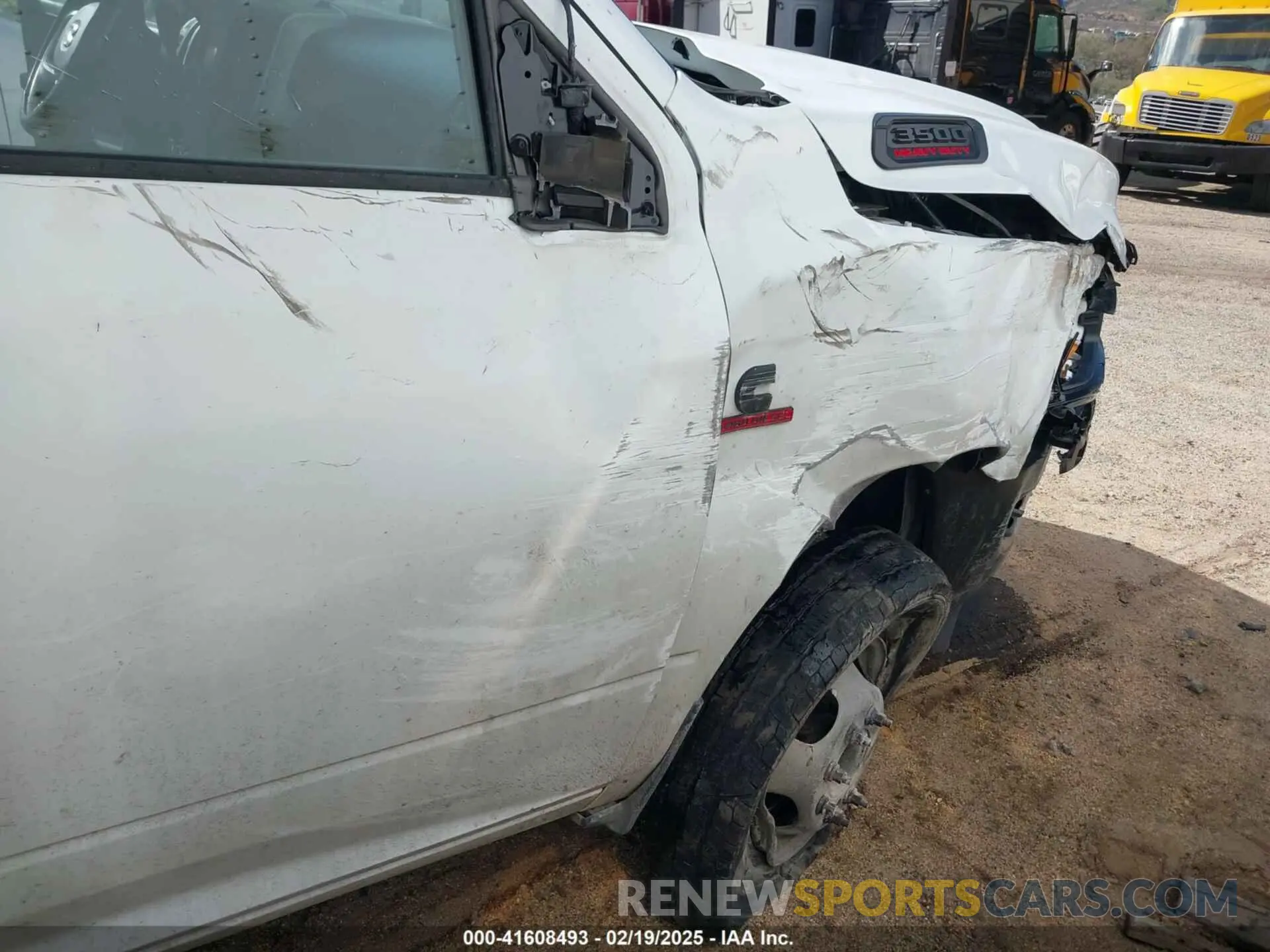 12 fotografías del automóvil dañado 3C7WRTCL3PG650666 RAM 3500 CHASSIS 2023