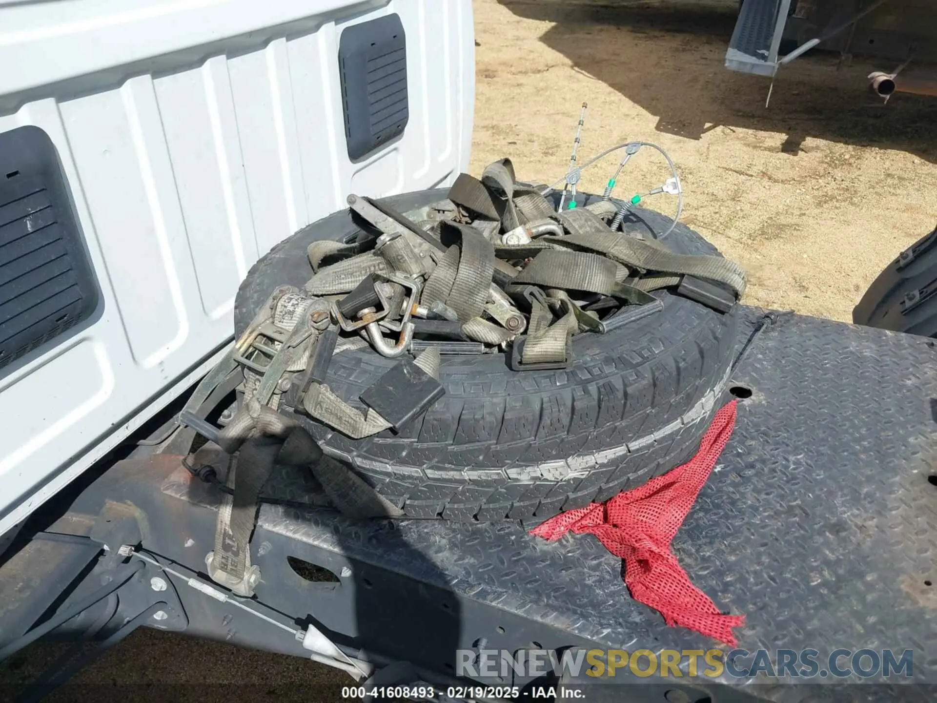 14 fotografías del automóvil dañado 3C7WRTCL3PG650666 RAM 3500 CHASSIS 2023