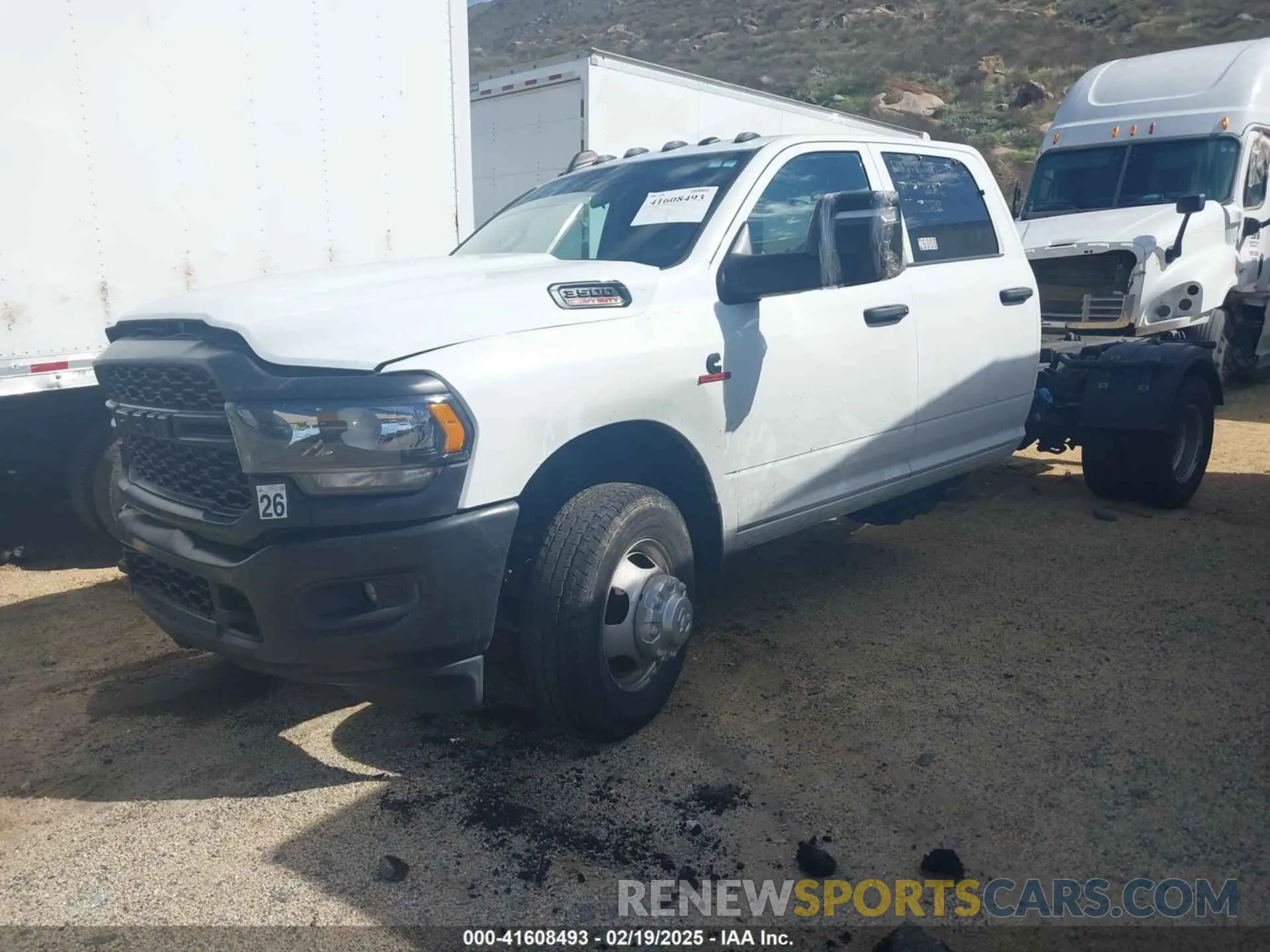 2 fotografías del automóvil dañado 3C7WRTCL3PG650666 RAM 3500 CHASSIS 2023