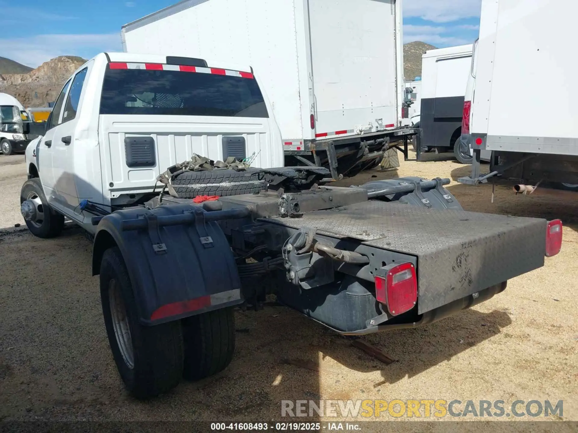 3 fotografías del automóvil dañado 3C7WRTCL3PG650666 RAM 3500 CHASSIS 2023