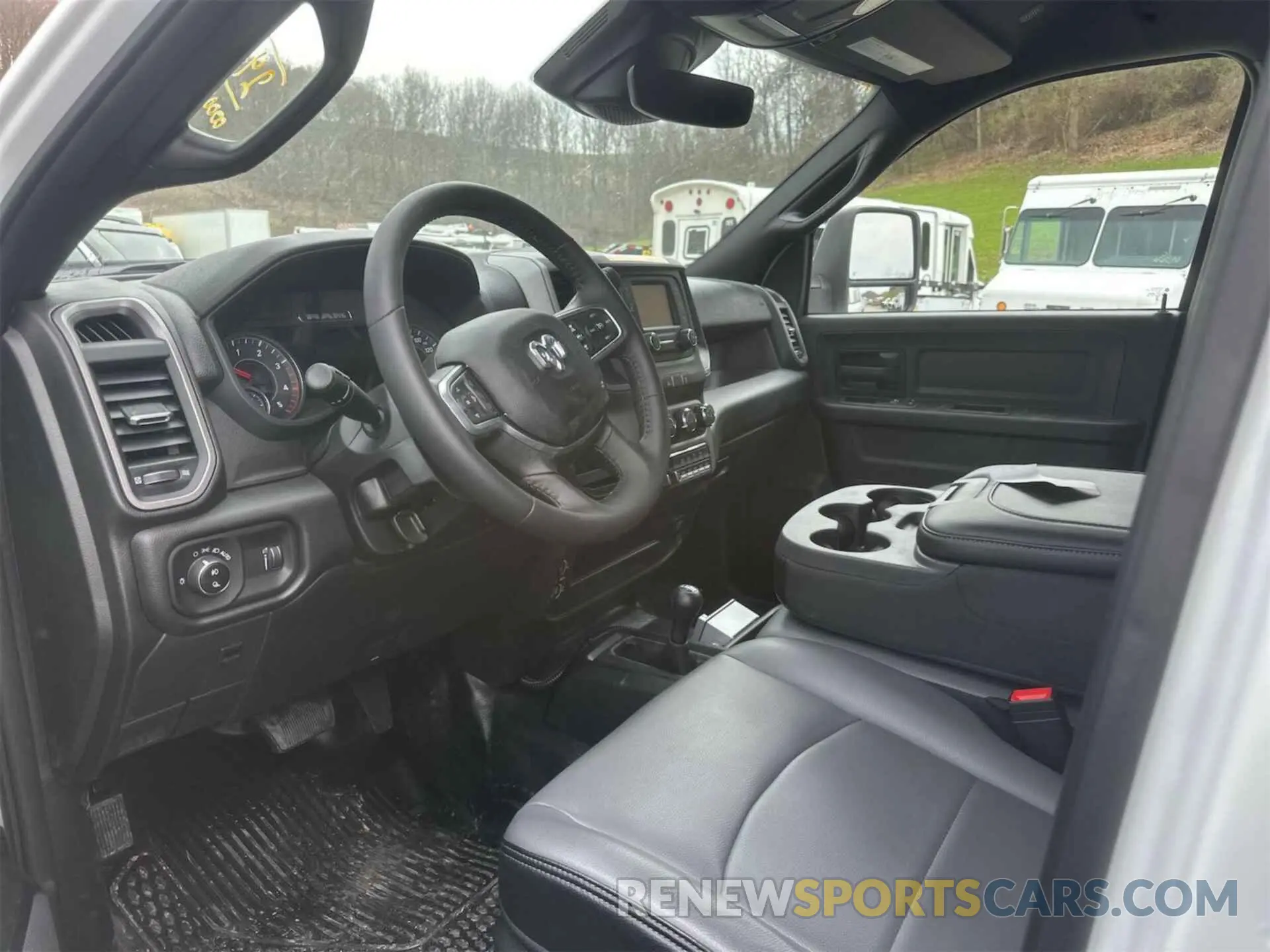 13 fotografías del automóvil dañado 3C7WR9CL6RG274356 RAM 3500 CHASSIS 2024
