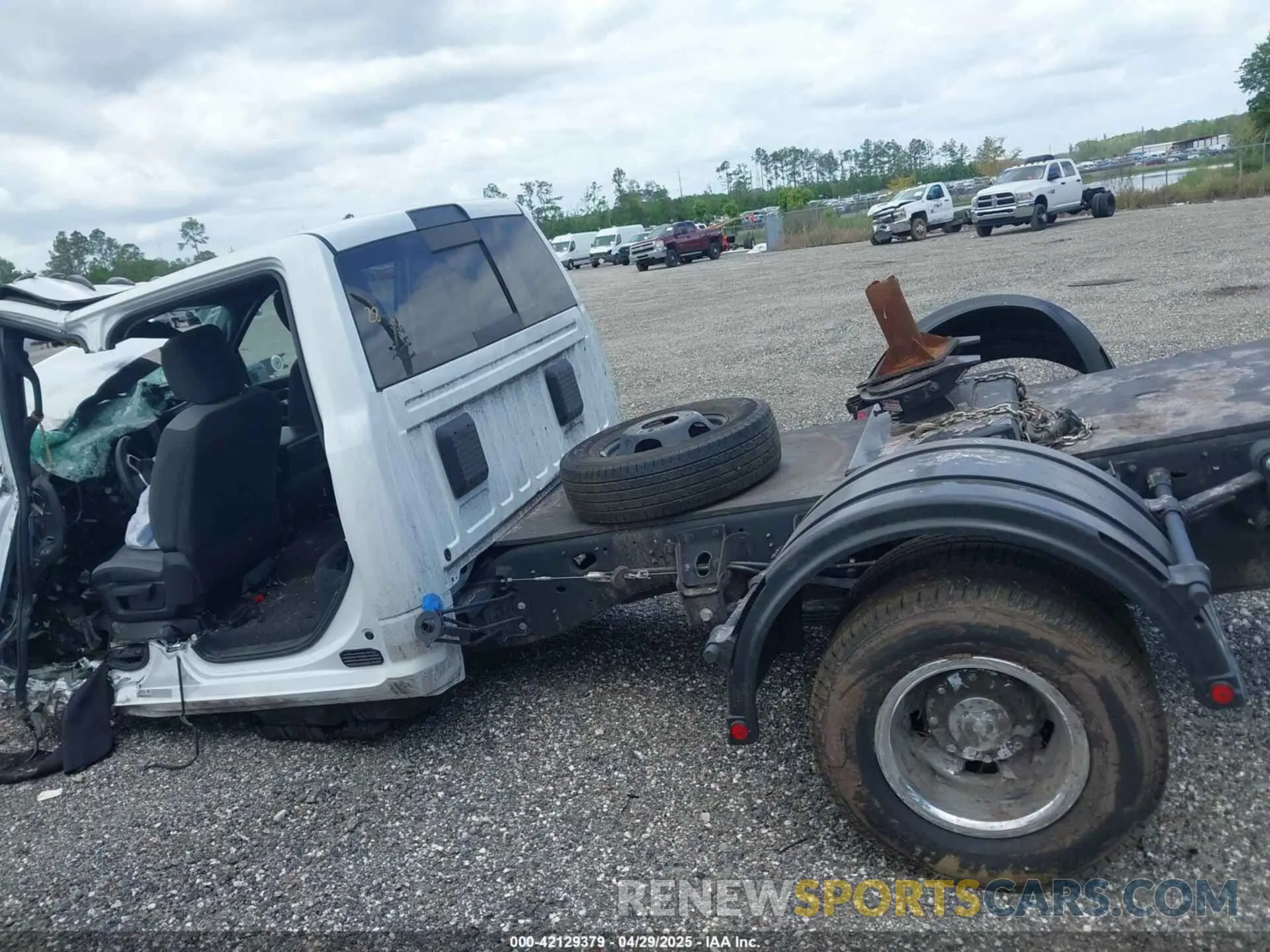 13 fotografías del automóvil dañado 3C7WRTCL3RG258404 RAM 3500 CHASSIS 2024