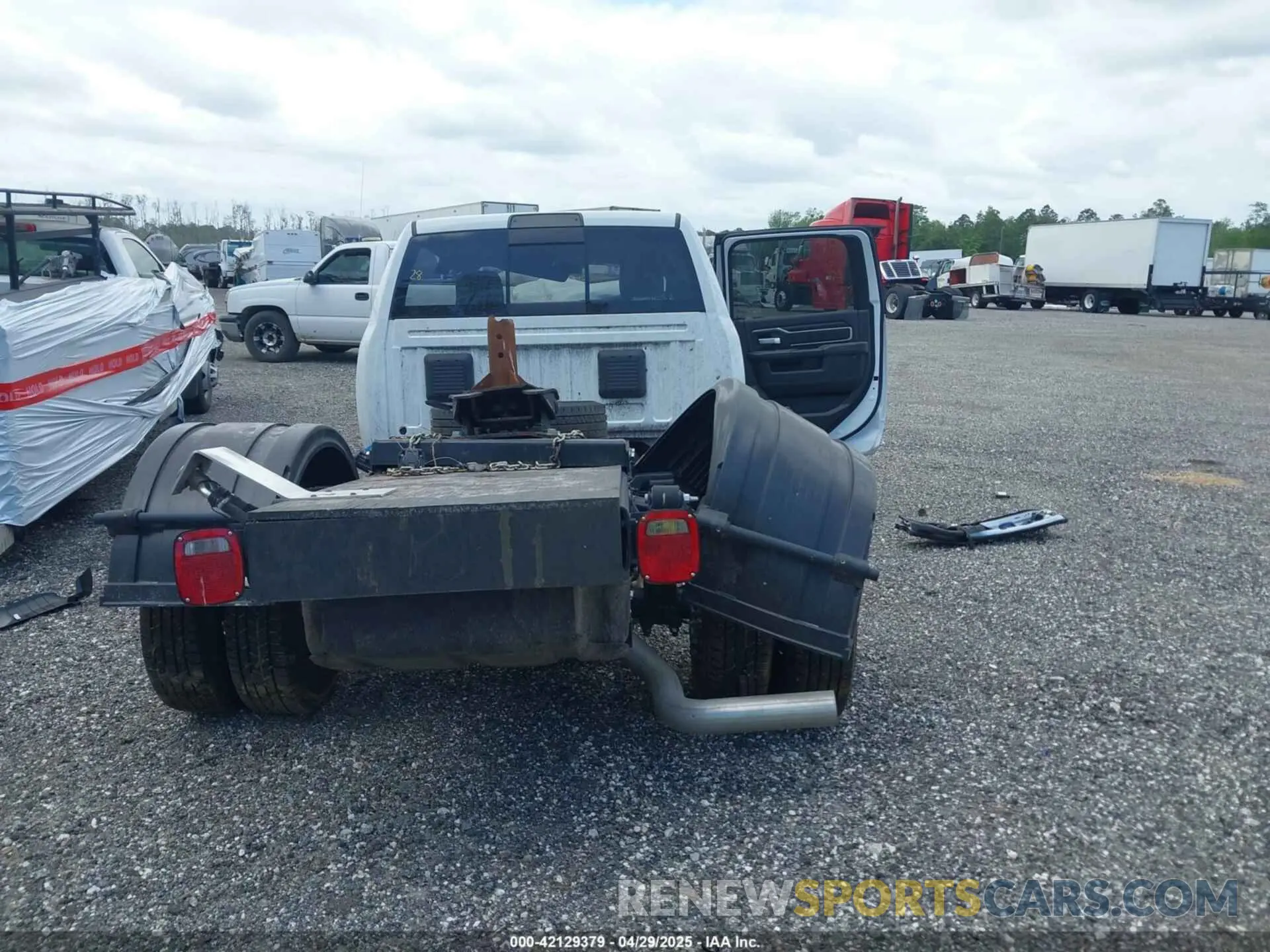 14 fotografías del automóvil dañado 3C7WRTCL3RG258404 RAM 3500 CHASSIS 2024