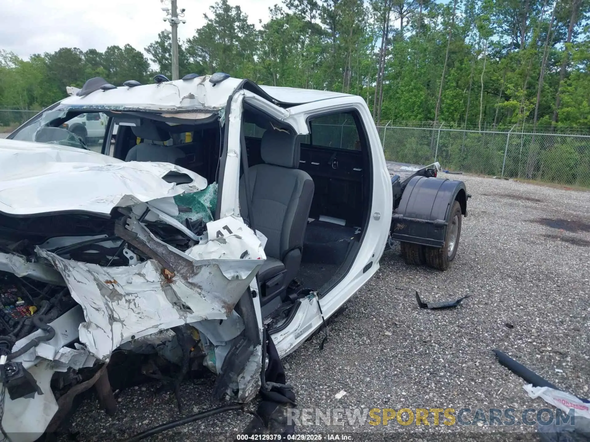 15 fotografías del automóvil dañado 3C7WRTCL3RG258404 RAM 3500 CHASSIS 2024