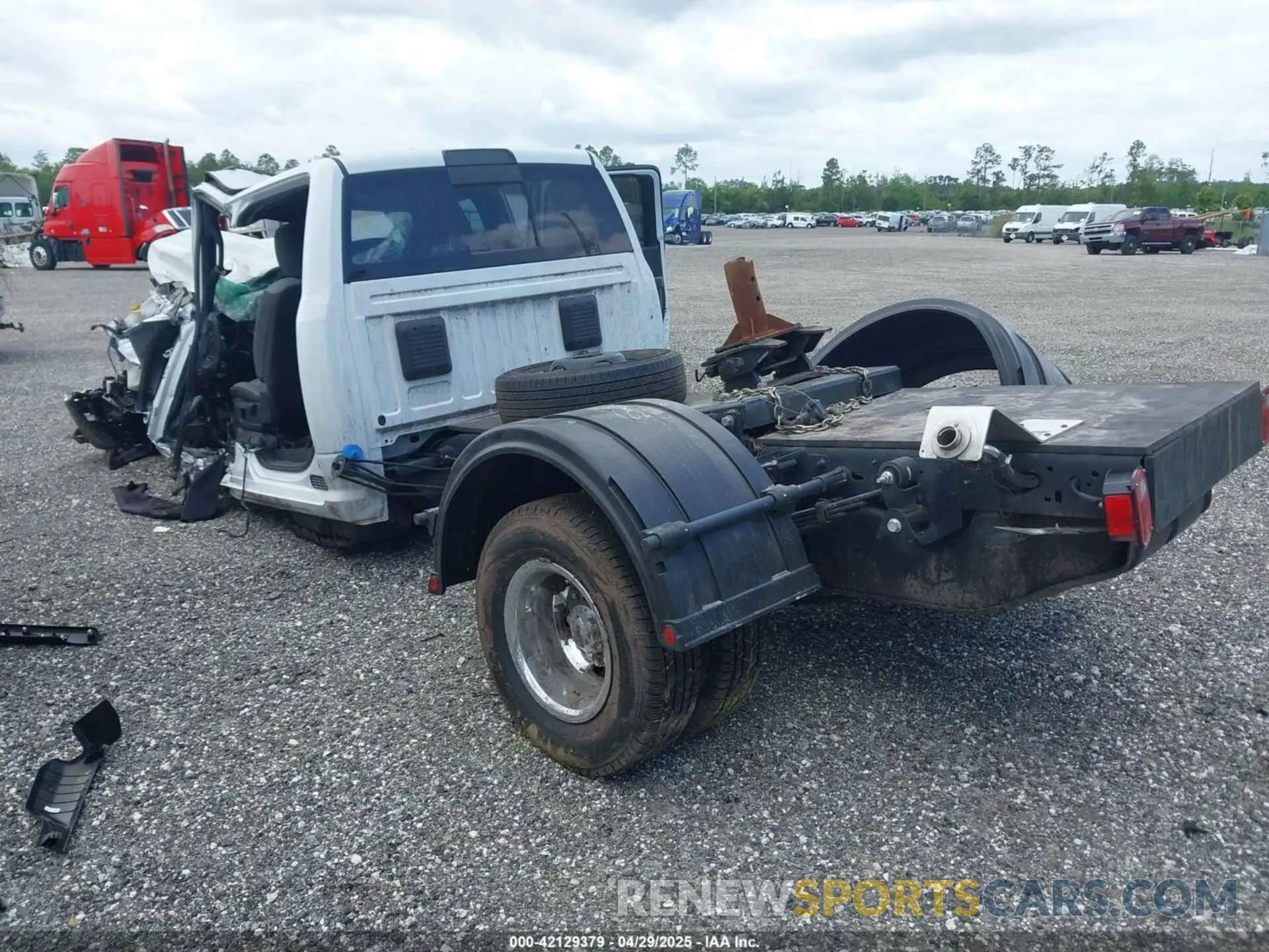 3 fotografías del automóvil dañado 3C7WRTCL3RG258404 RAM 3500 CHASSIS 2024