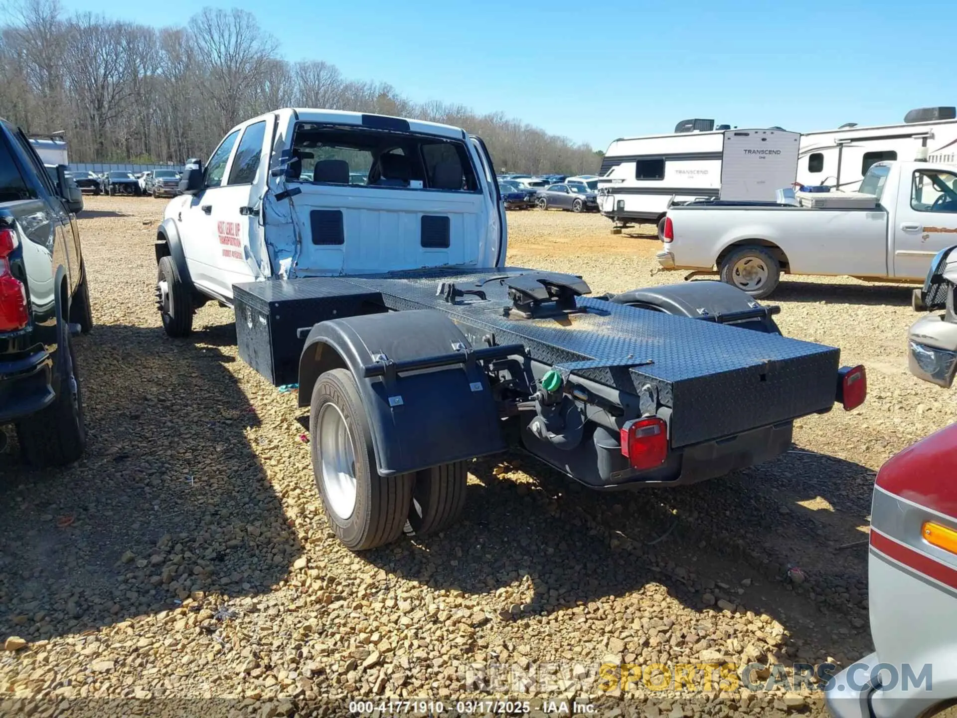 3 fotografías del automóvil dañado 3C7WRLFL0RG204831 RAM 4500 CHASSIS 2024