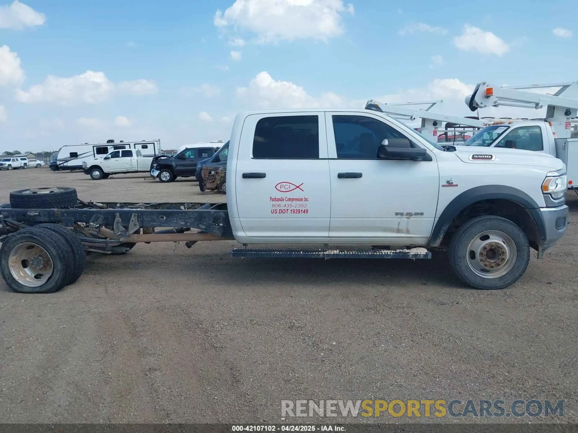 13 fotografías del automóvil dañado 3C7WRNFL4KG621614 RAM 5500 CHASSIS 2019