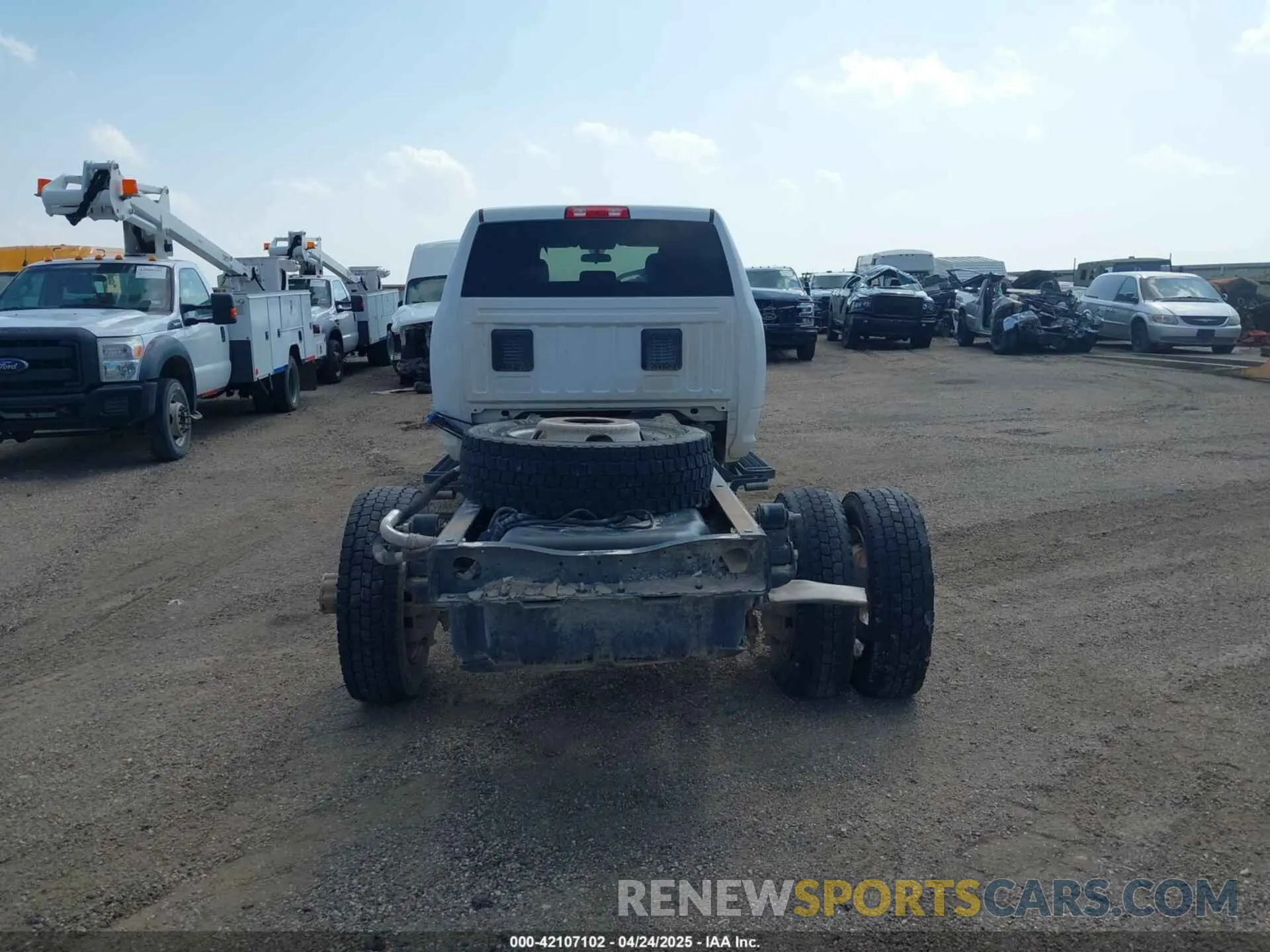 15 fotografías del automóvil dañado 3C7WRNFL4KG621614 RAM 5500 CHASSIS 2019