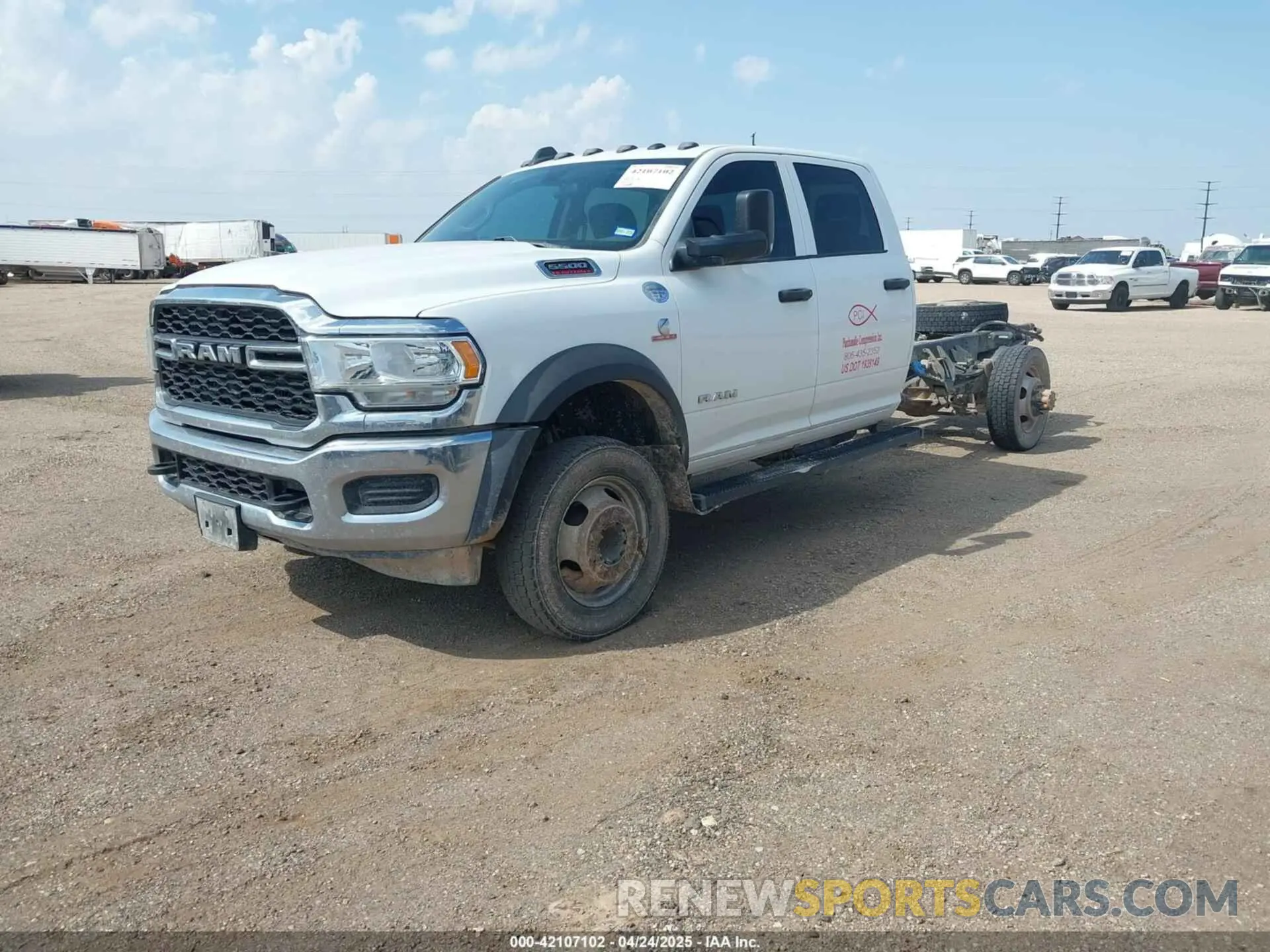 2 fotografías del automóvil dañado 3C7WRNFL4KG621614 RAM 5500 CHASSIS 2019