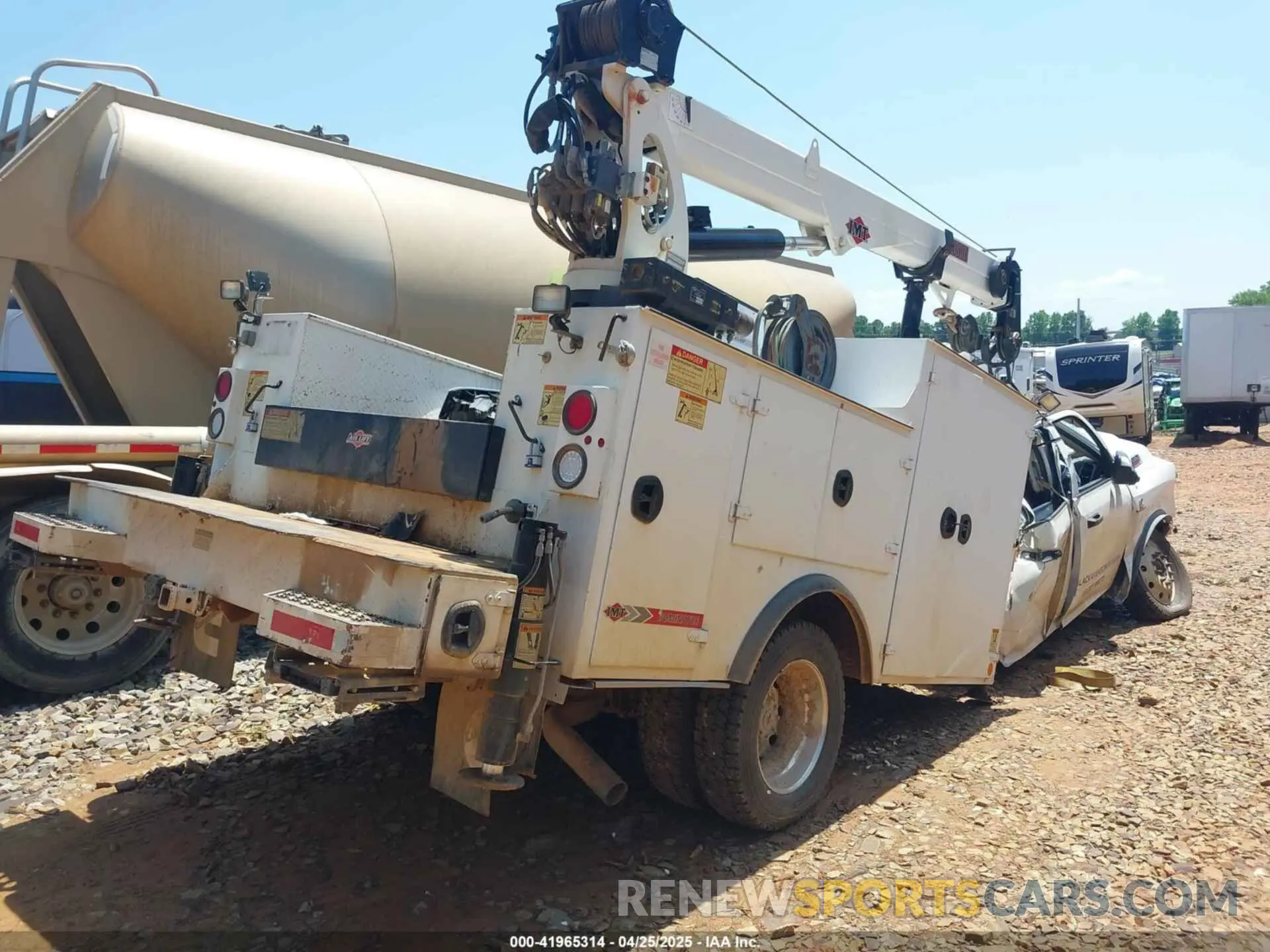 4 fotografías del automóvil dañado 3C7WRNFL1LG136462 RAM 5500 CHASSIS 2020