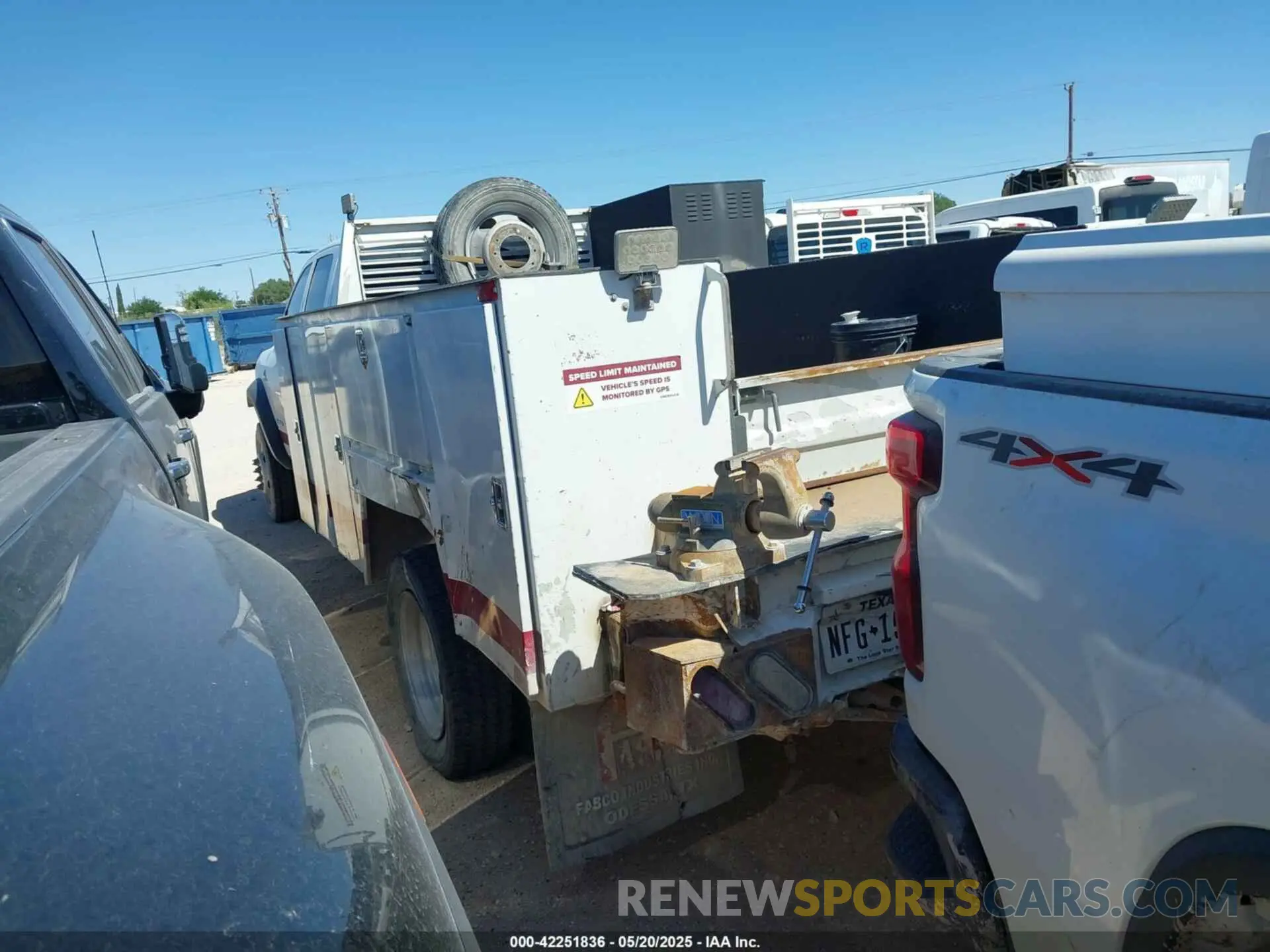 3 fotografías del automóvil dañado 3C7WRNFL9LG102317 RAM 5500 CHASSIS 2020