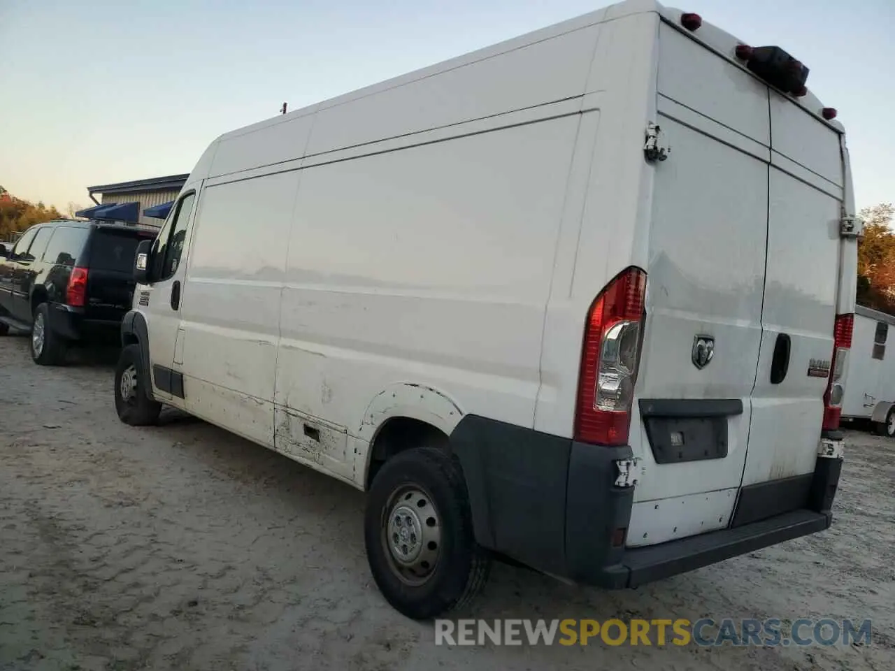 2 fotografías del automóvil dañado 3C6TRVDG6KE527386 RAM All Models 2019