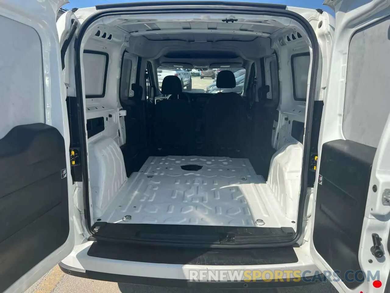 9 fotografías del automóvil dañado ZFBHRFAB3N6X61690 RAM All Models 2022