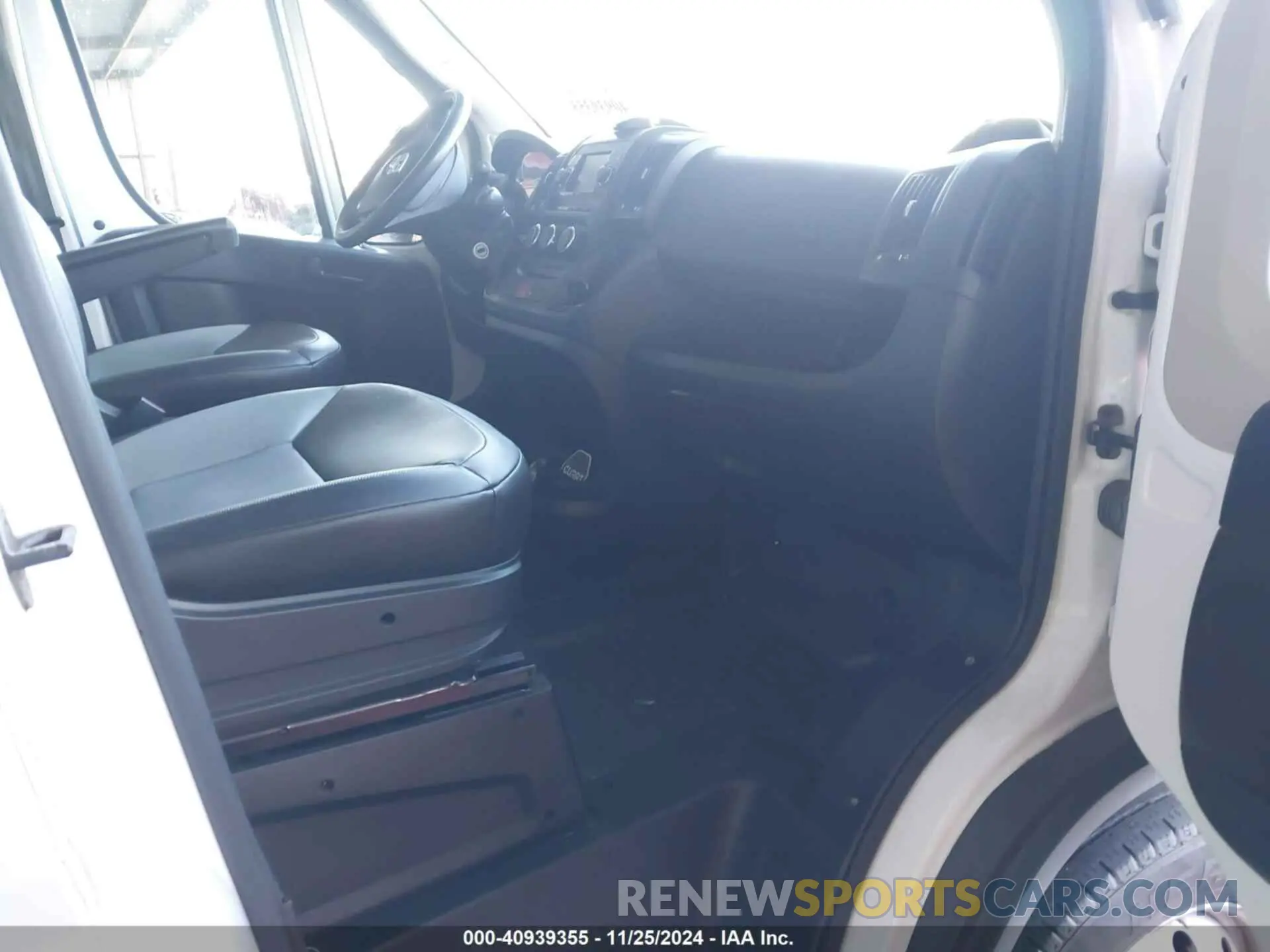 5 fotografías del automóvil dañado 3C6TRVAG0KE509065 RAM PROMASTER 1500 2019