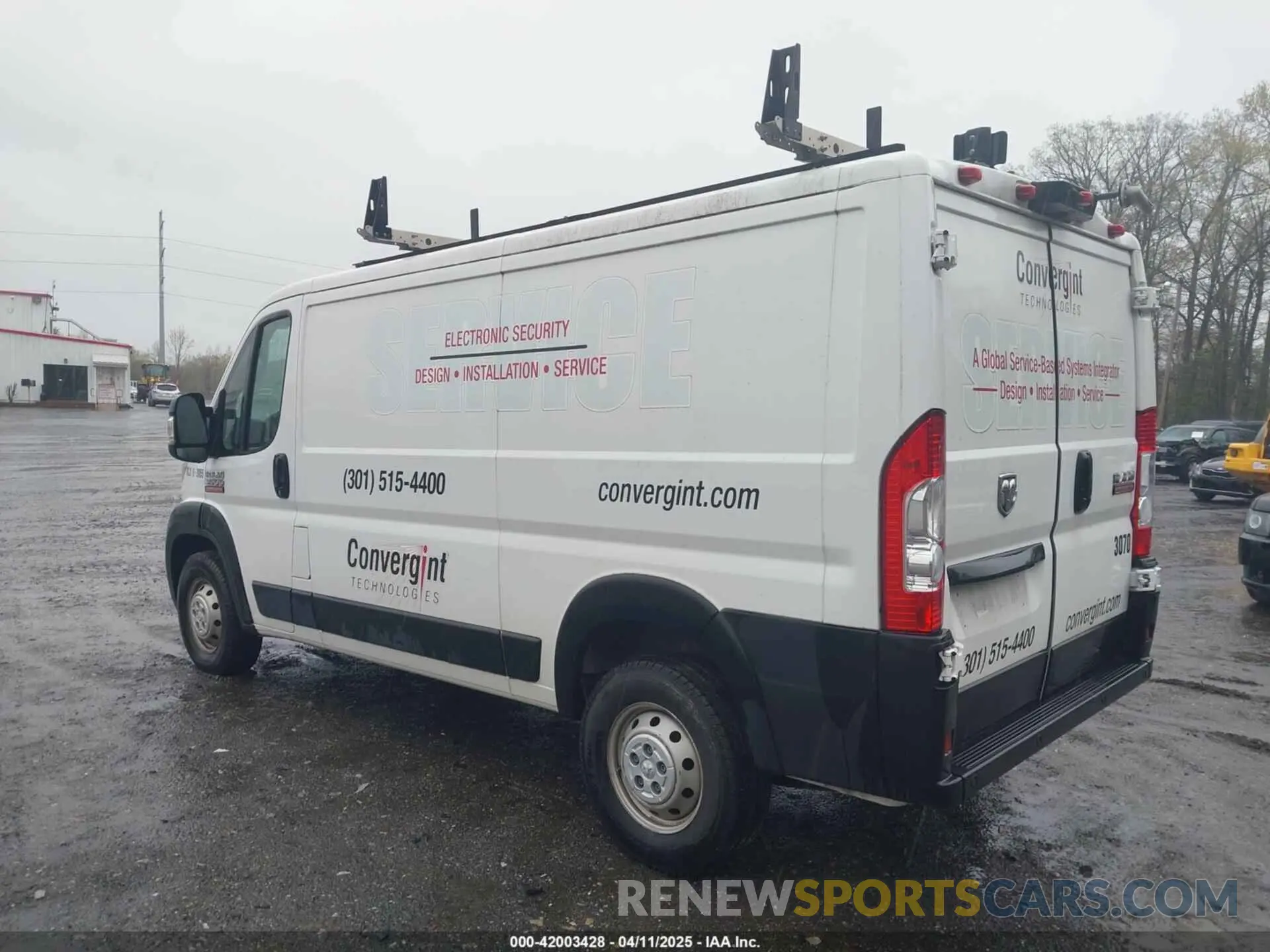 3 fotografías del automóvil dañado 3C6TRVAG2KE555836 RAM PROMASTER 1500 2019