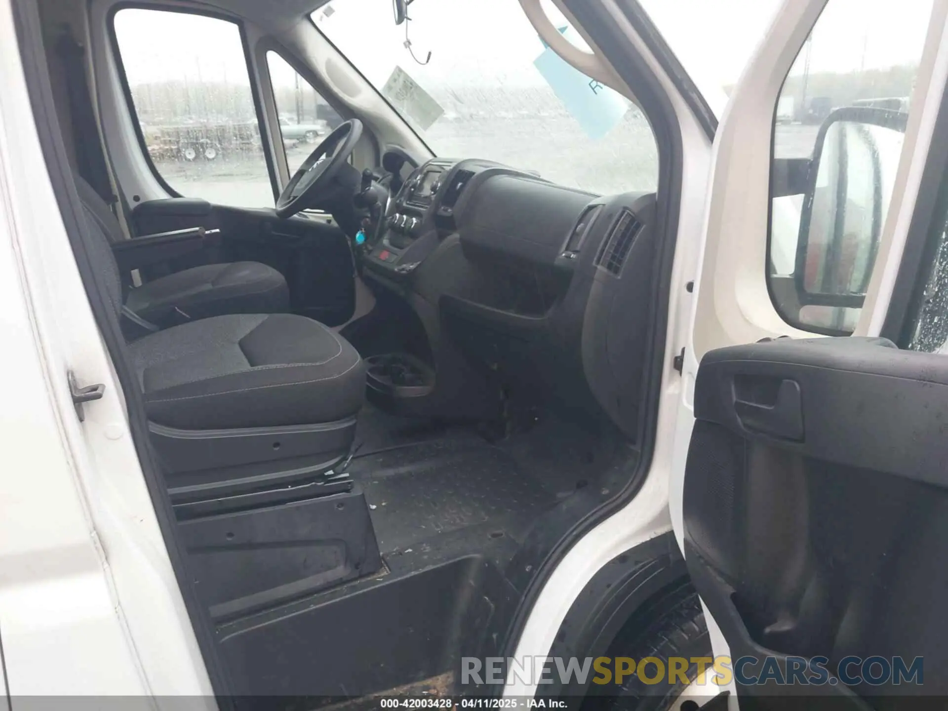 5 fotografías del automóvil dañado 3C6TRVAG2KE555836 RAM PROMASTER 1500 2019