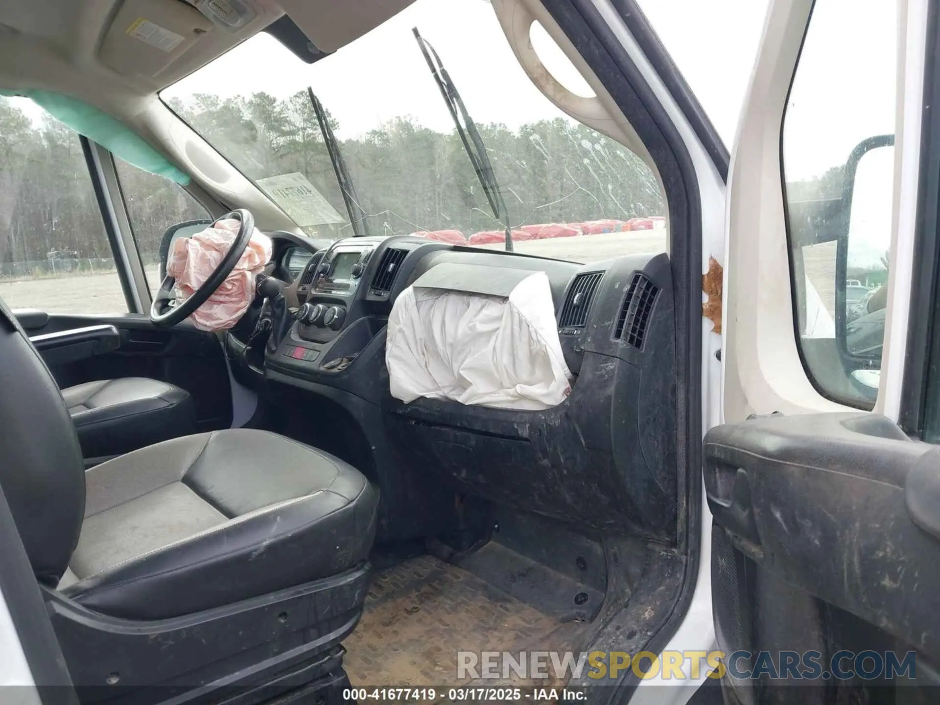 5 fotografías del automóvil dañado 3C6TRVBG3KE532824 RAM PROMASTER 1500 2019