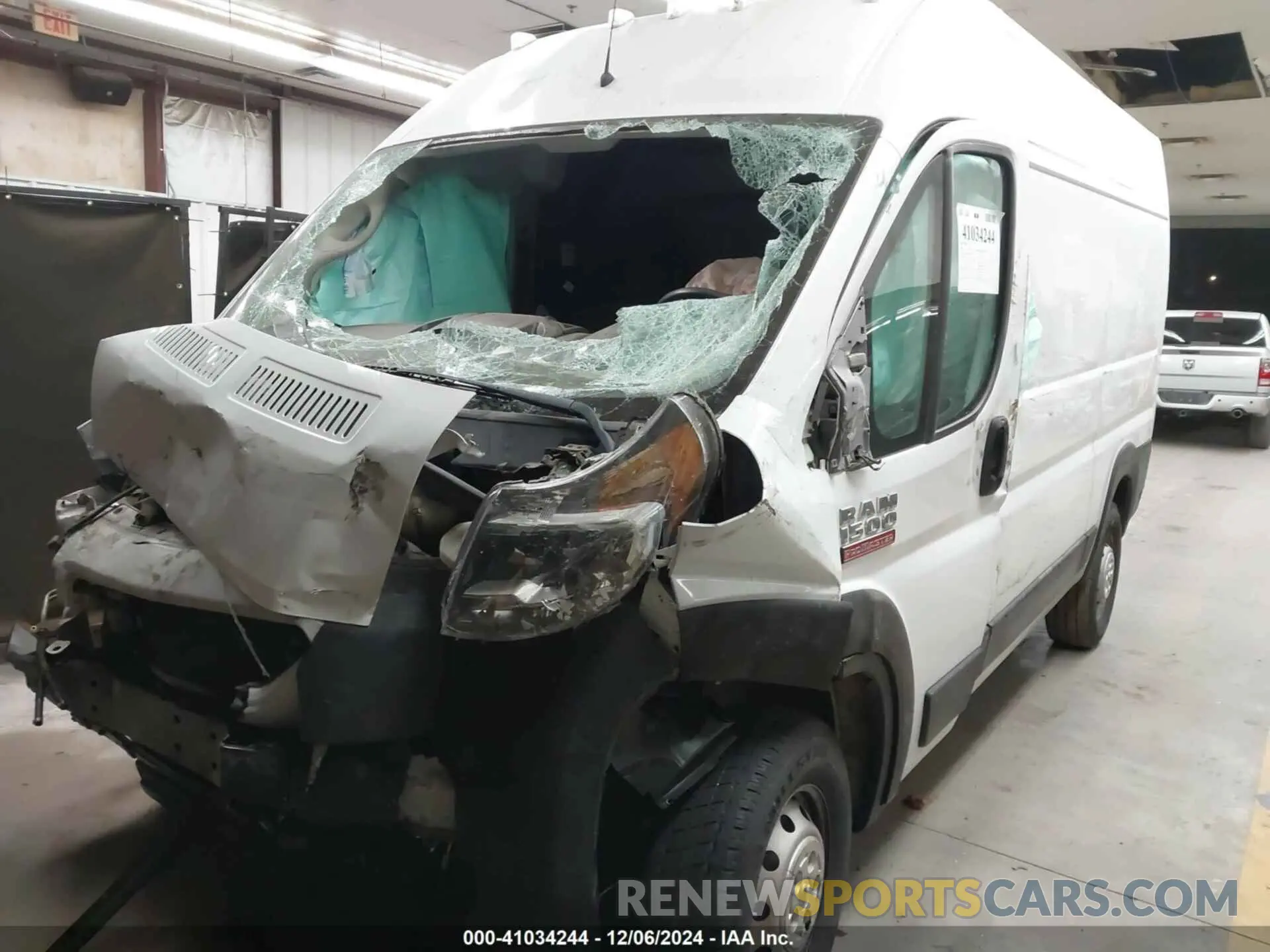2 fotografías del automóvil dañado 3C6TRVBG5KE549723 RAM PROMASTER 1500 2019