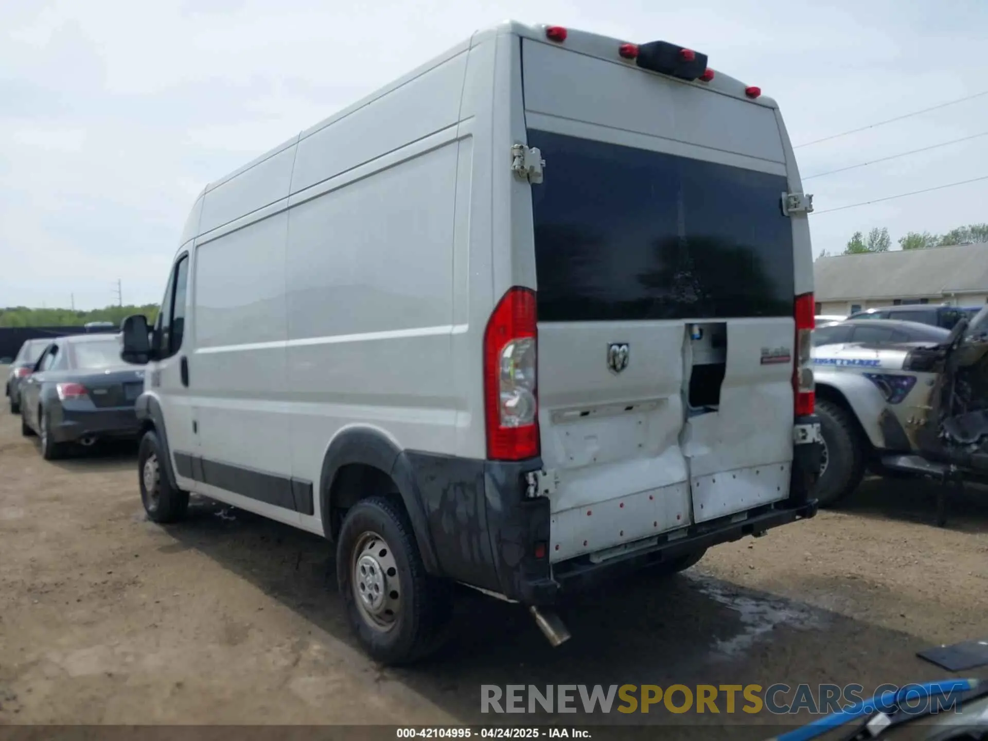3 fotografías del automóvil dañado 3C6TRVBG7KE525665 RAM PROMASTER 1500 2019