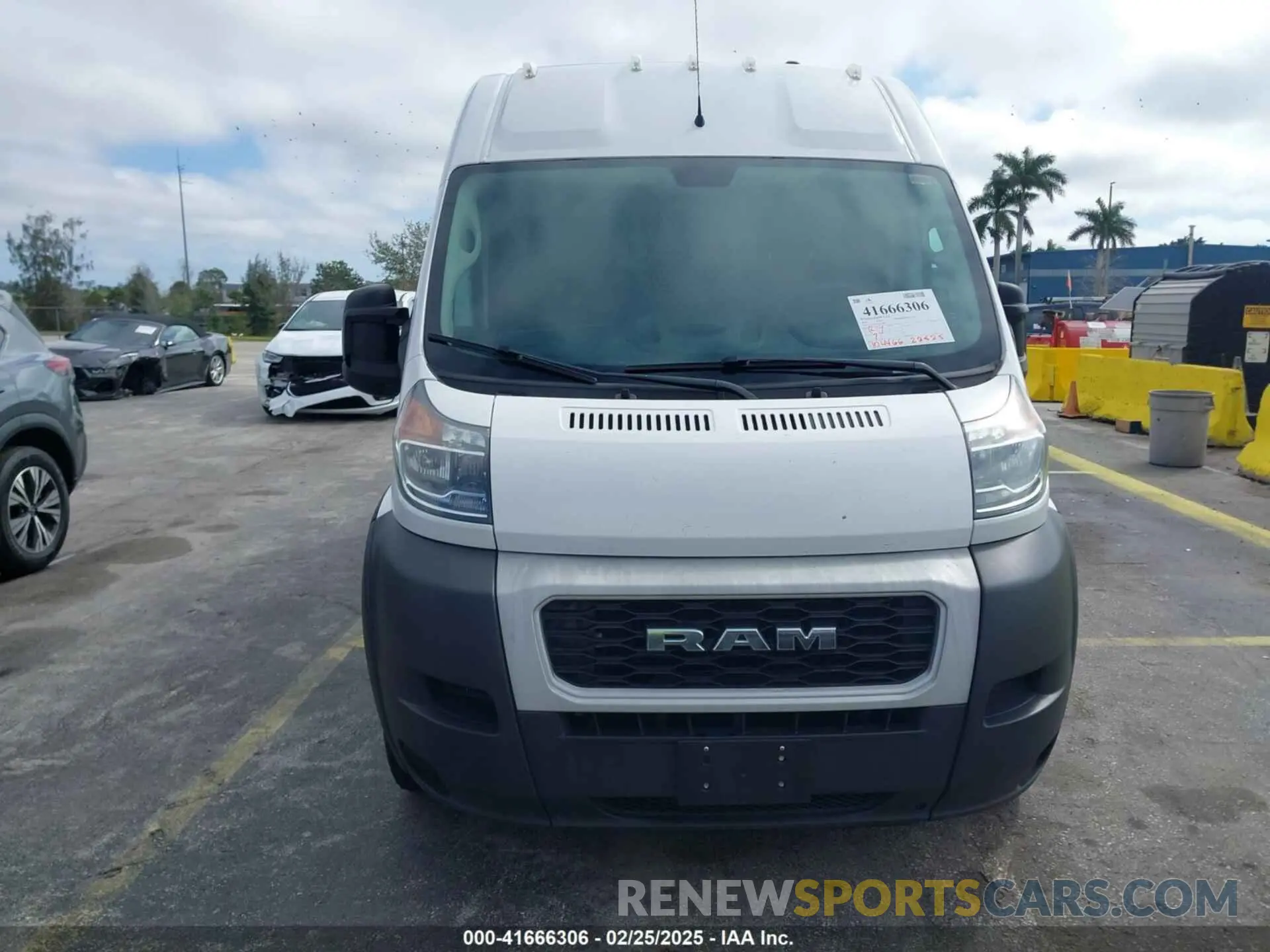 12 fotografías del automóvil dañado 3C6TRVBG7KE559461 RAM PROMASTER 1500 2019