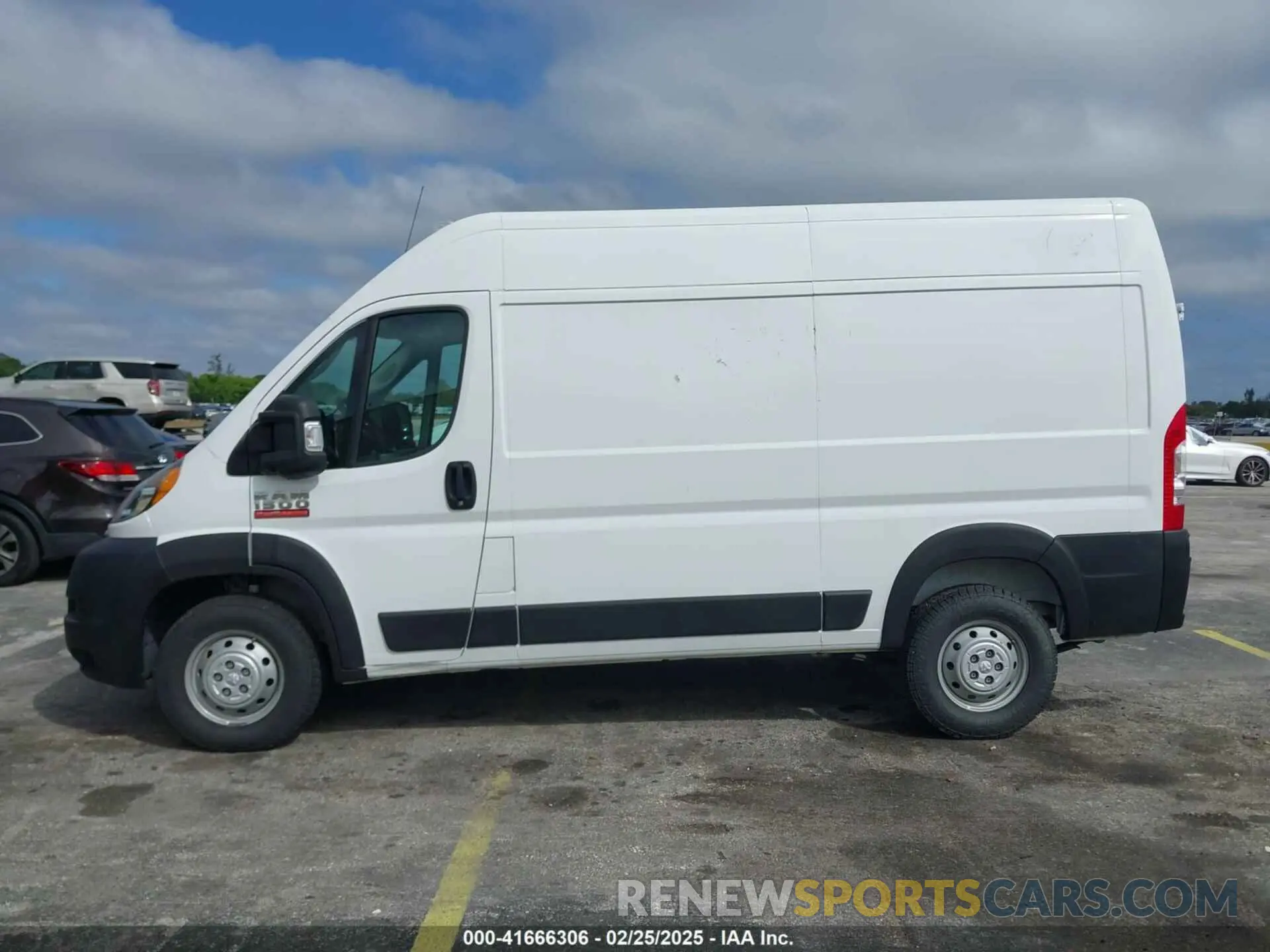 14 fotografías del automóvil dañado 3C6TRVBG7KE559461 RAM PROMASTER 1500 2019