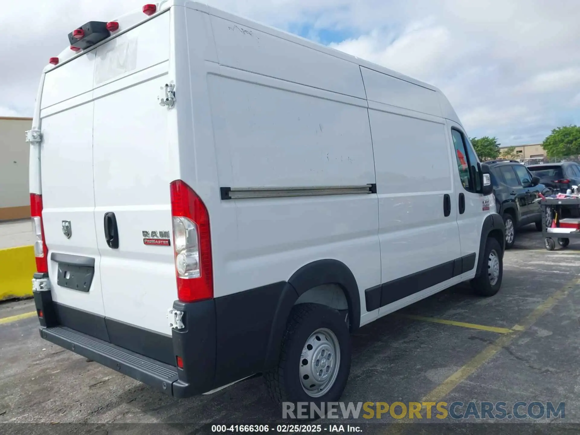 4 fotografías del automóvil dañado 3C6TRVBG7KE559461 RAM PROMASTER 1500 2019
