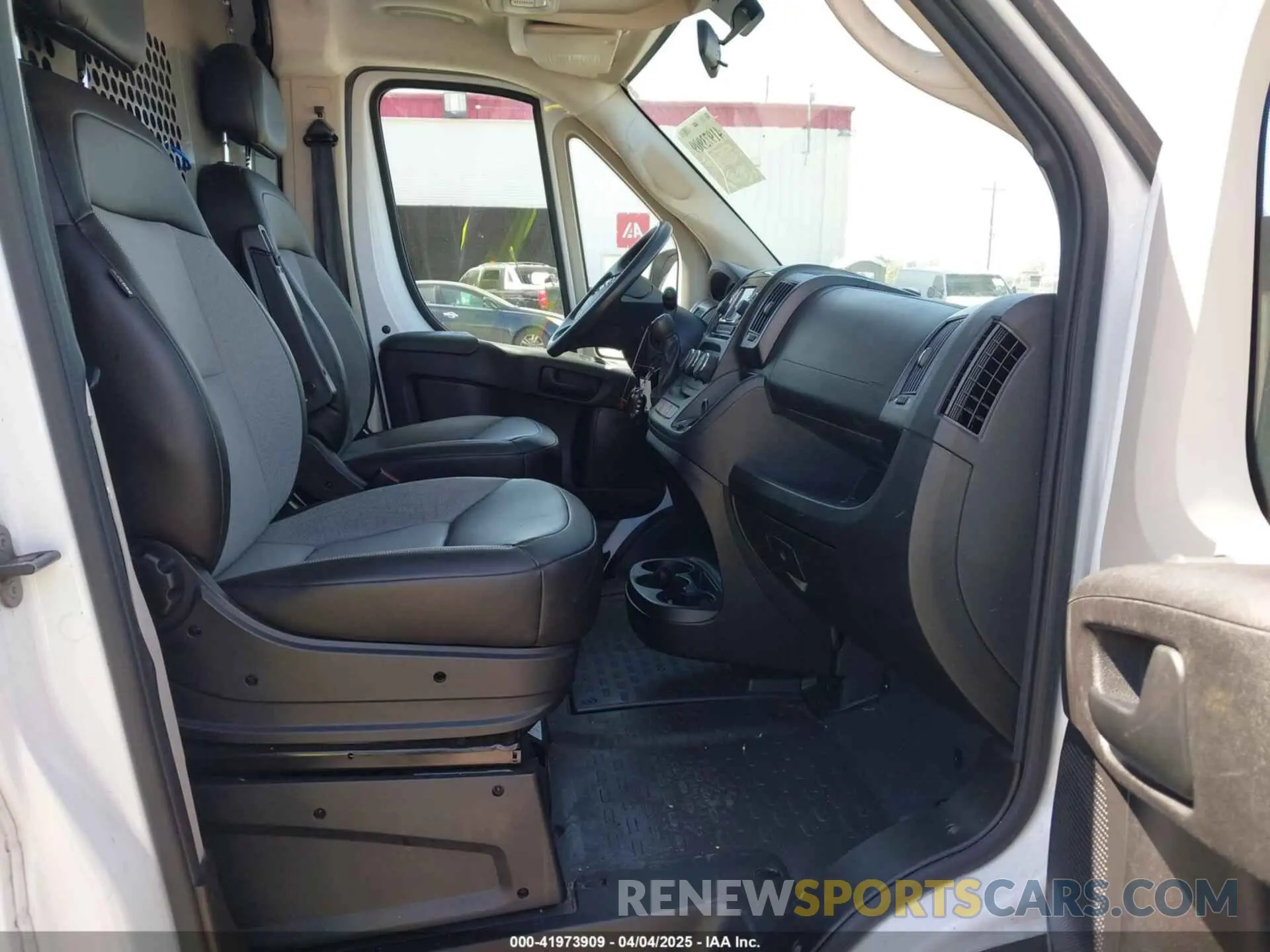 5 fotografías del automóvil dañado 3C6TRVNG2KE535158 RAM PROMASTER 1500 2019
