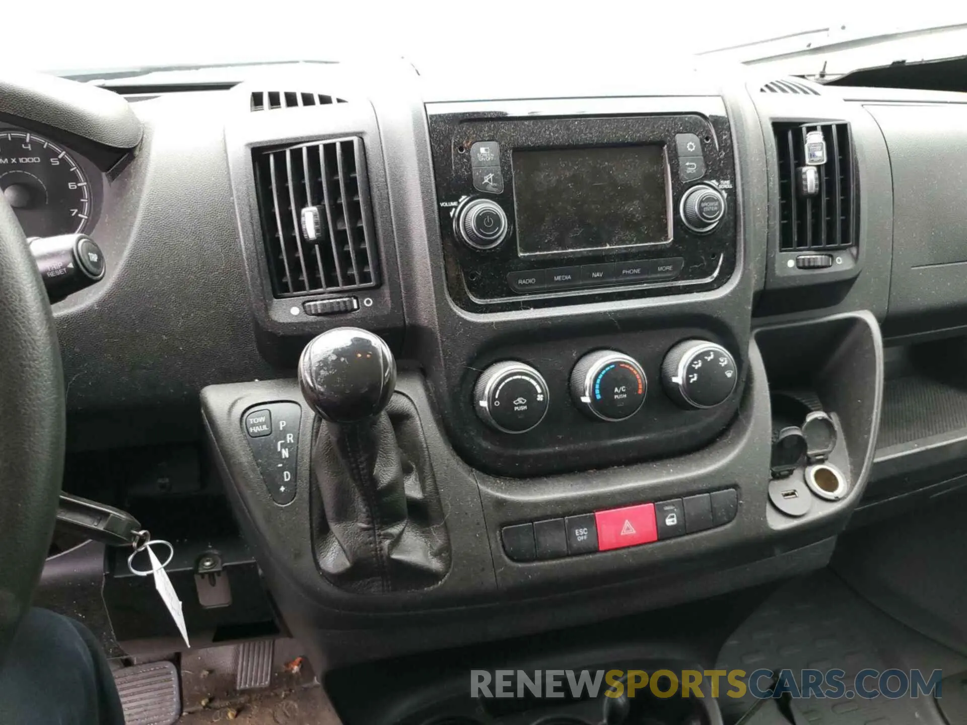 19 fotografías del automóvil dañado 3C6TRVNG6KE522560 RAM PROMASTER 1500 2019