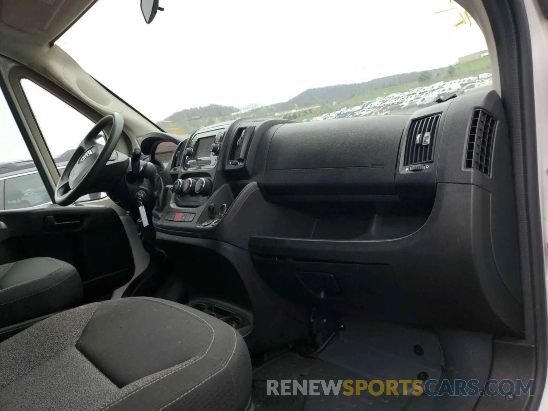 25 fotografías del automóvil dañado 3C6TRVNG6KE522560 RAM PROMASTER 1500 2019