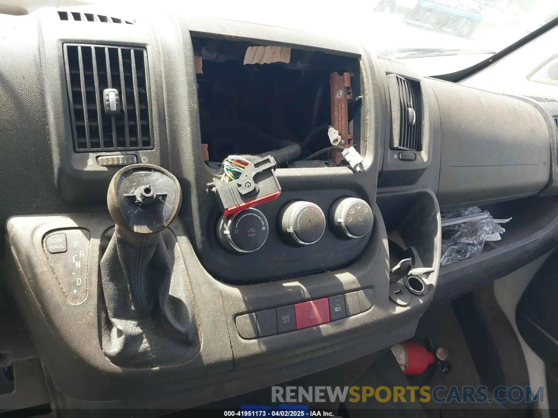 17 fotografías del automóvil dañado 3C6TRVBG9LE116357 RAM PROMASTER 1500 2020