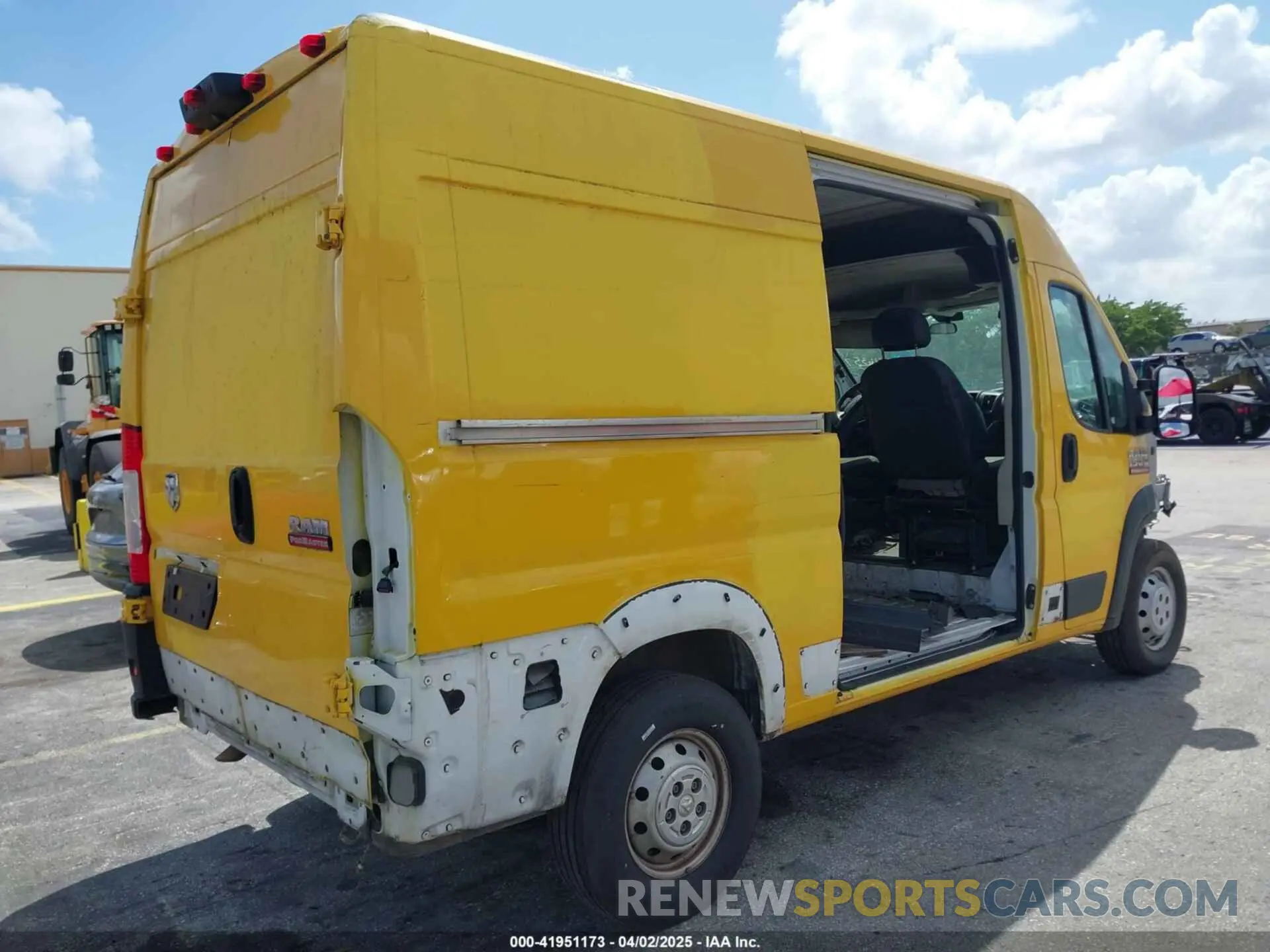 4 fotografías del automóvil dañado 3C6TRVBG9LE116357 RAM PROMASTER 1500 2020