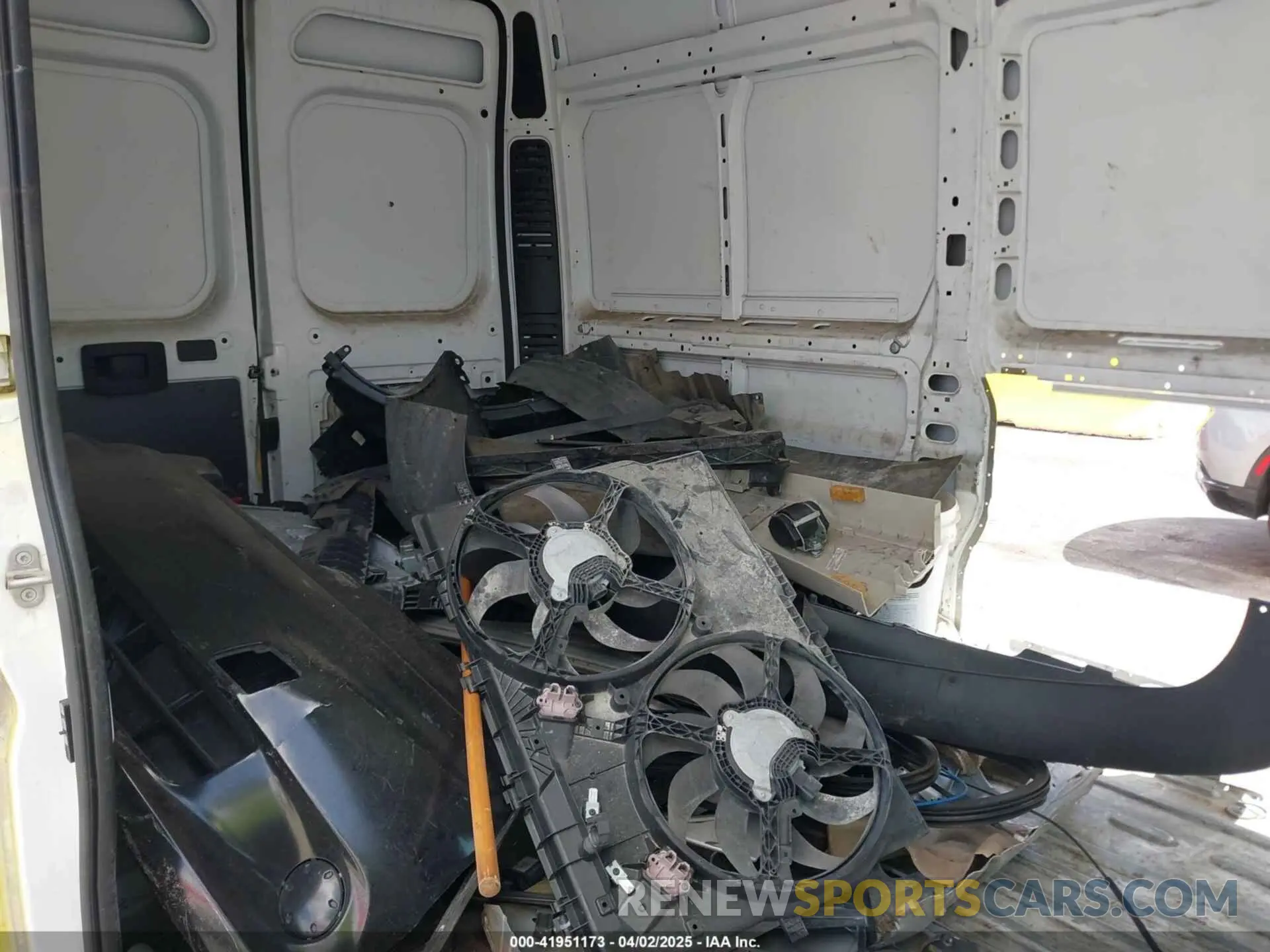 8 fotografías del automóvil dañado 3C6TRVBG9LE116357 RAM PROMASTER 1500 2020