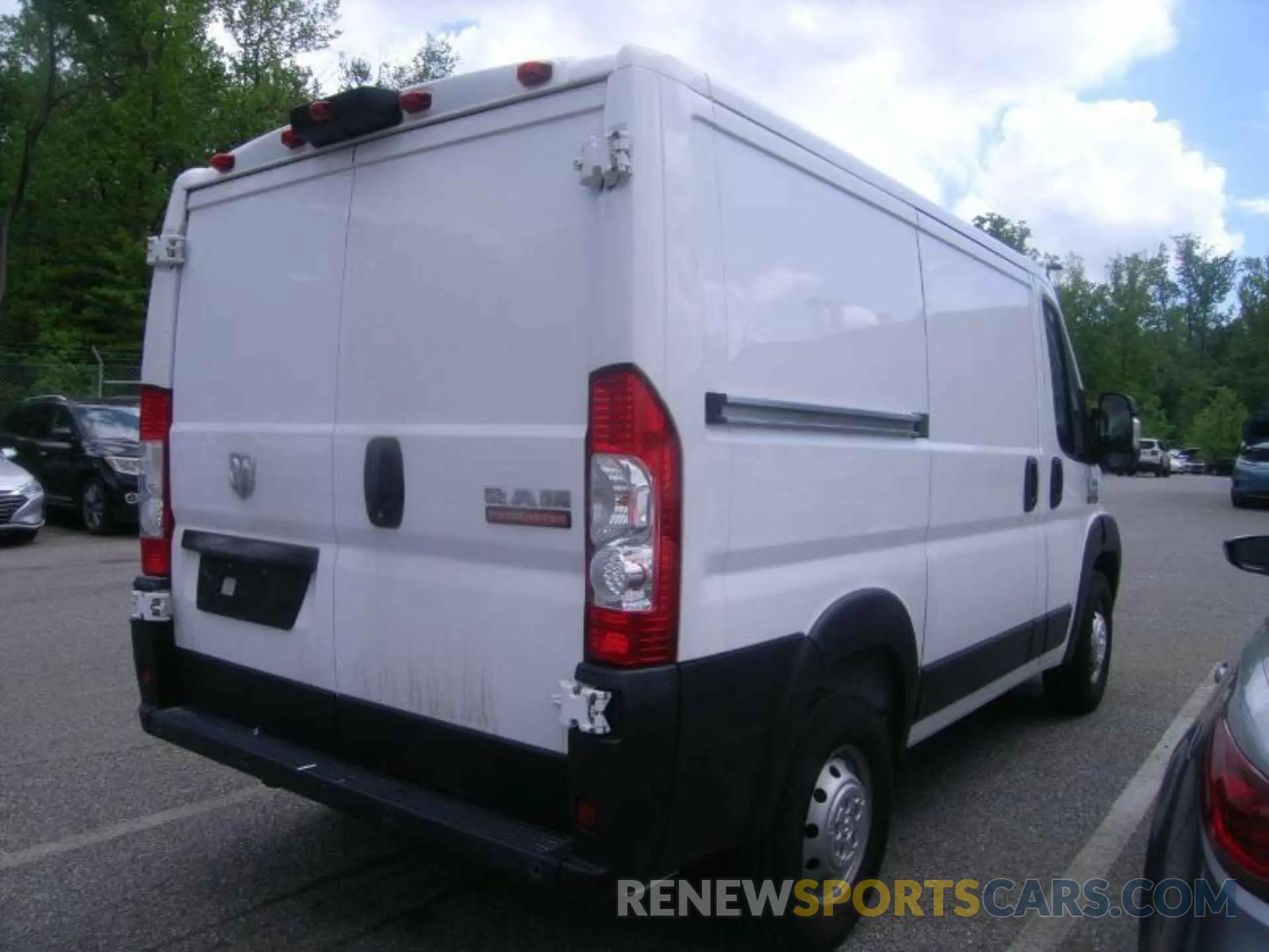 2 fotografías del automóvil dañado 3C6TRVNG7LE122766 RAM PROMASTER 1500 2020