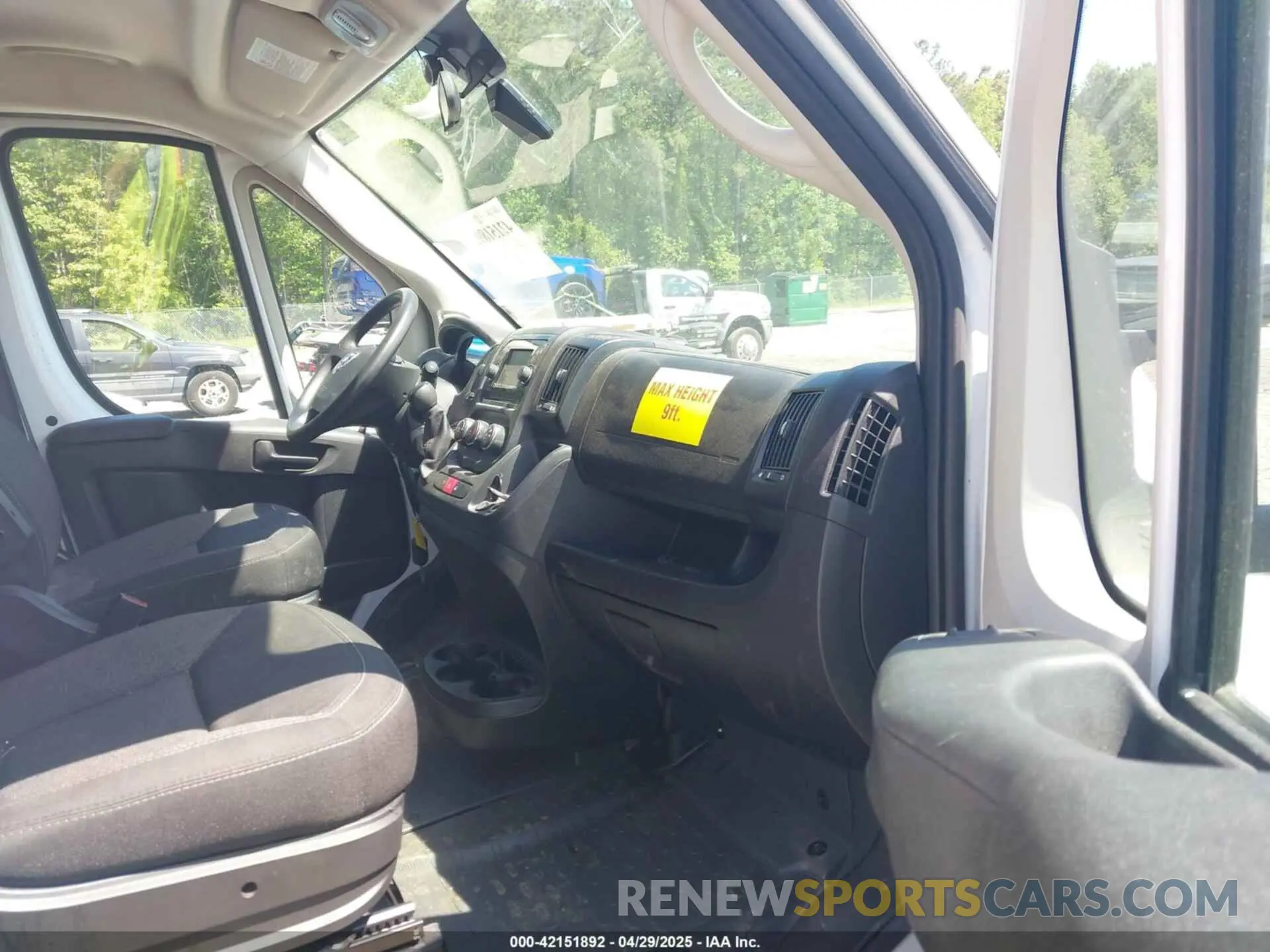 5 fotografías del automóvil dañado 3C6ERVAG9ME501672 RAM PROMASTER 1500 2021