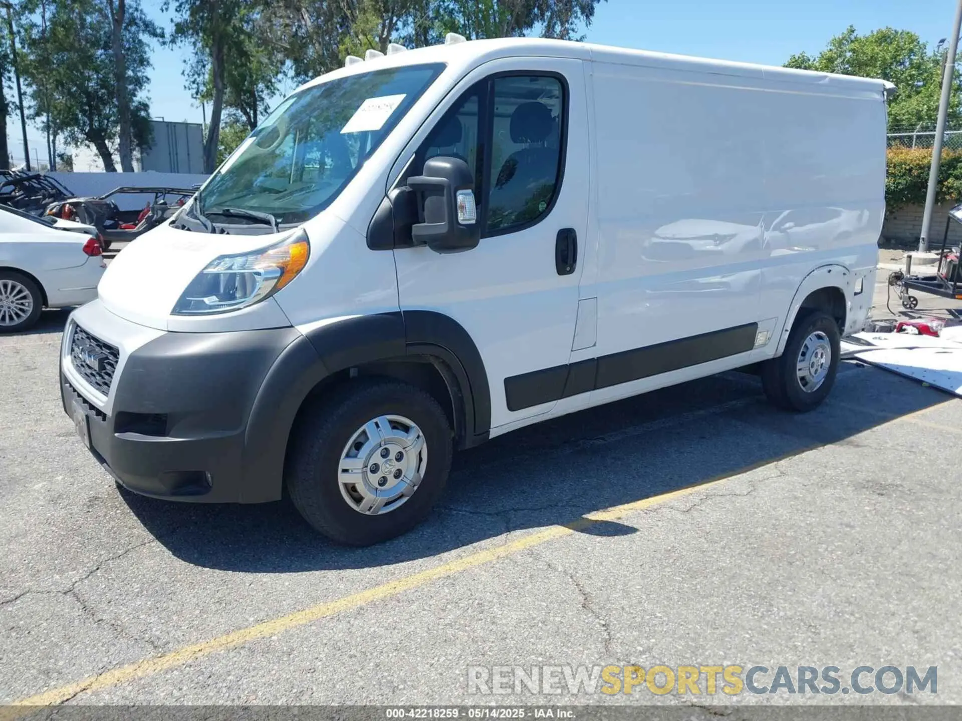 2 fotografías del automóvil dañado 3C6LRVAG5ME533364 RAM PROMASTER 1500 2021