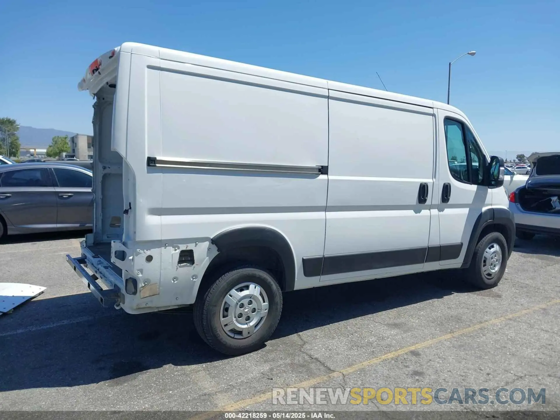 4 fotografías del automóvil dañado 3C6LRVAG5ME533364 RAM PROMASTER 1500 2021