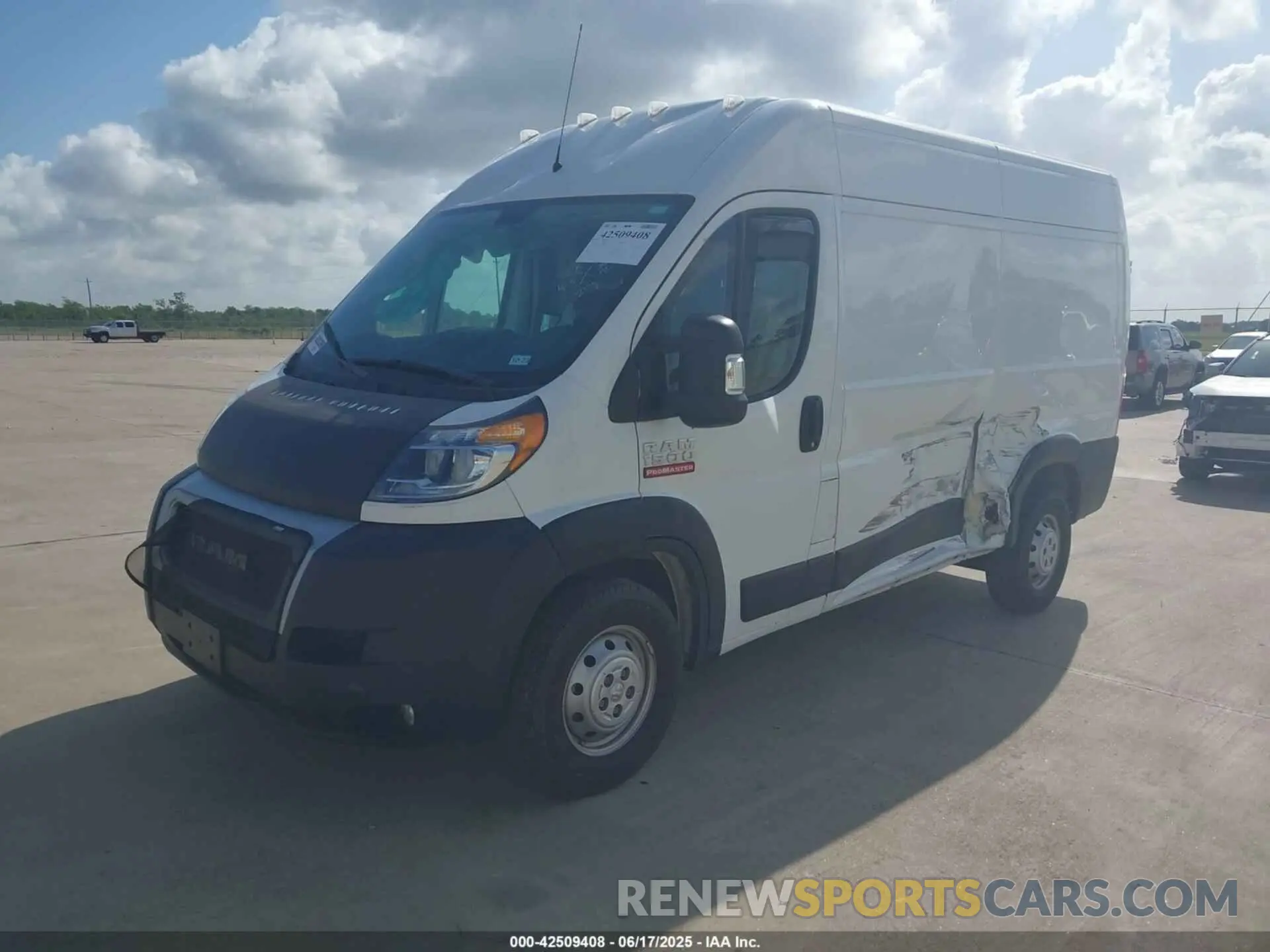 2 fotografías del automóvil dañado 3C6LRVBG1ME581703 RAM PROMASTER 1500 2021