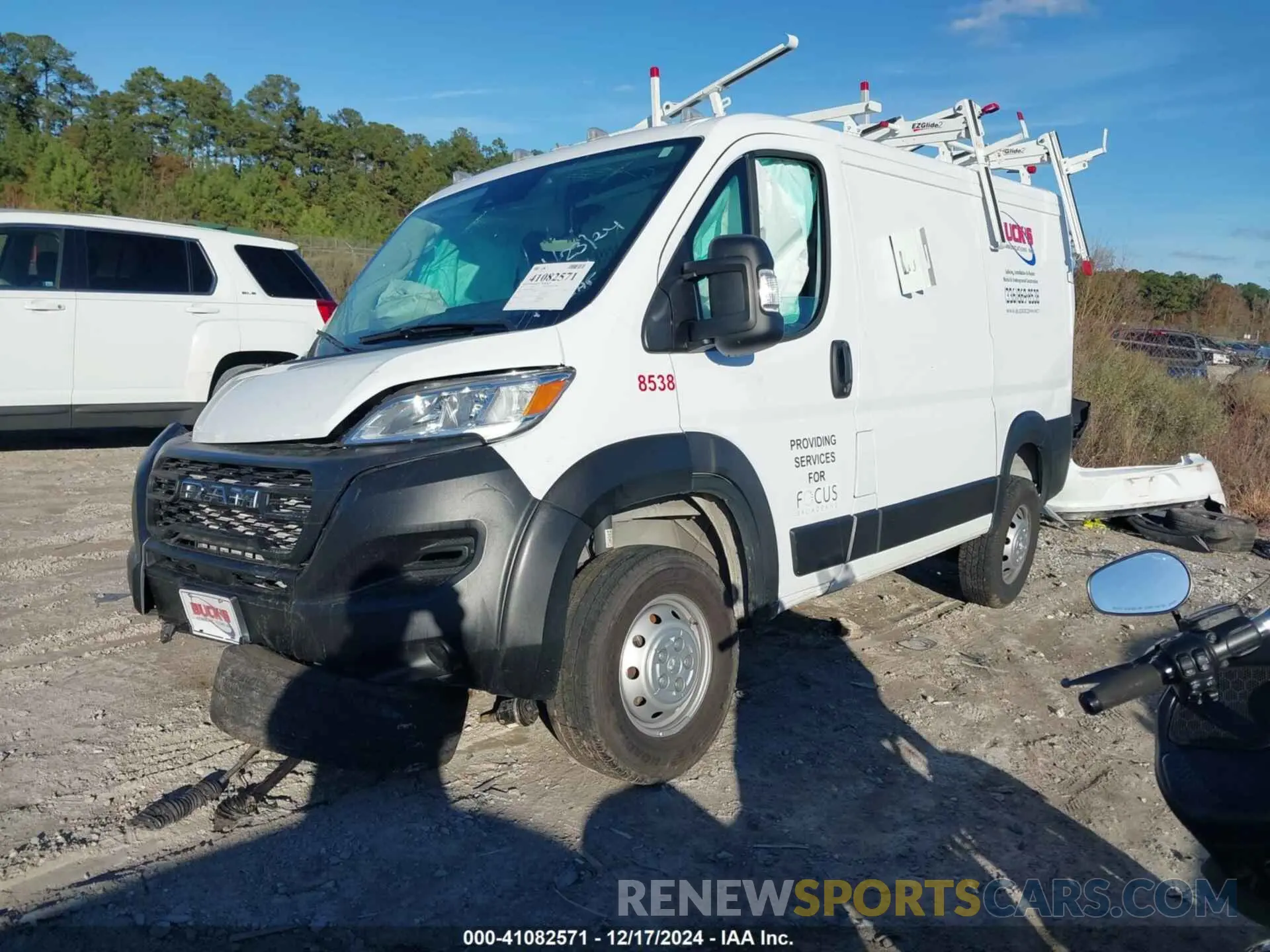2 fotografías del automóvil dañado 3C6LRVNG1PE548538 RAM PROMASTER 1500 2023