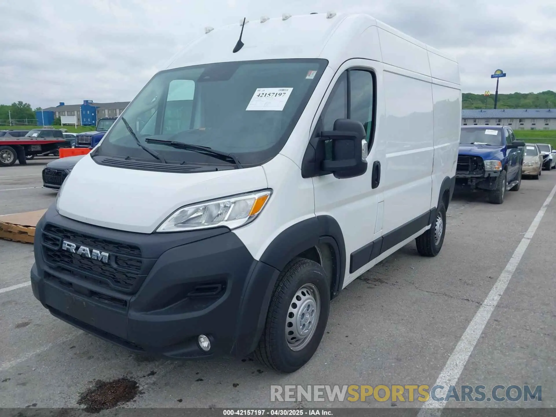 2 fotografías del automóvil dañado 3C6LRVBG0RE124954 RAM PROMASTER 1500 2024
