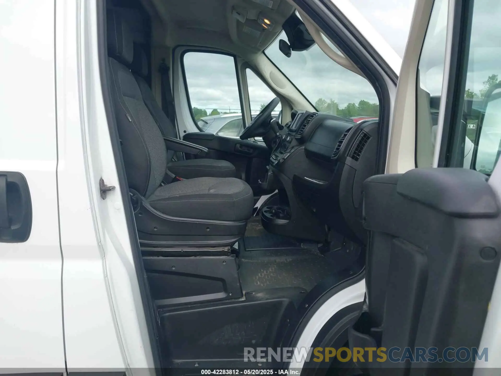 5 fotografías del automóvil dañado 3C6LRVDG4NE105380 RAM PROMASTER 2022