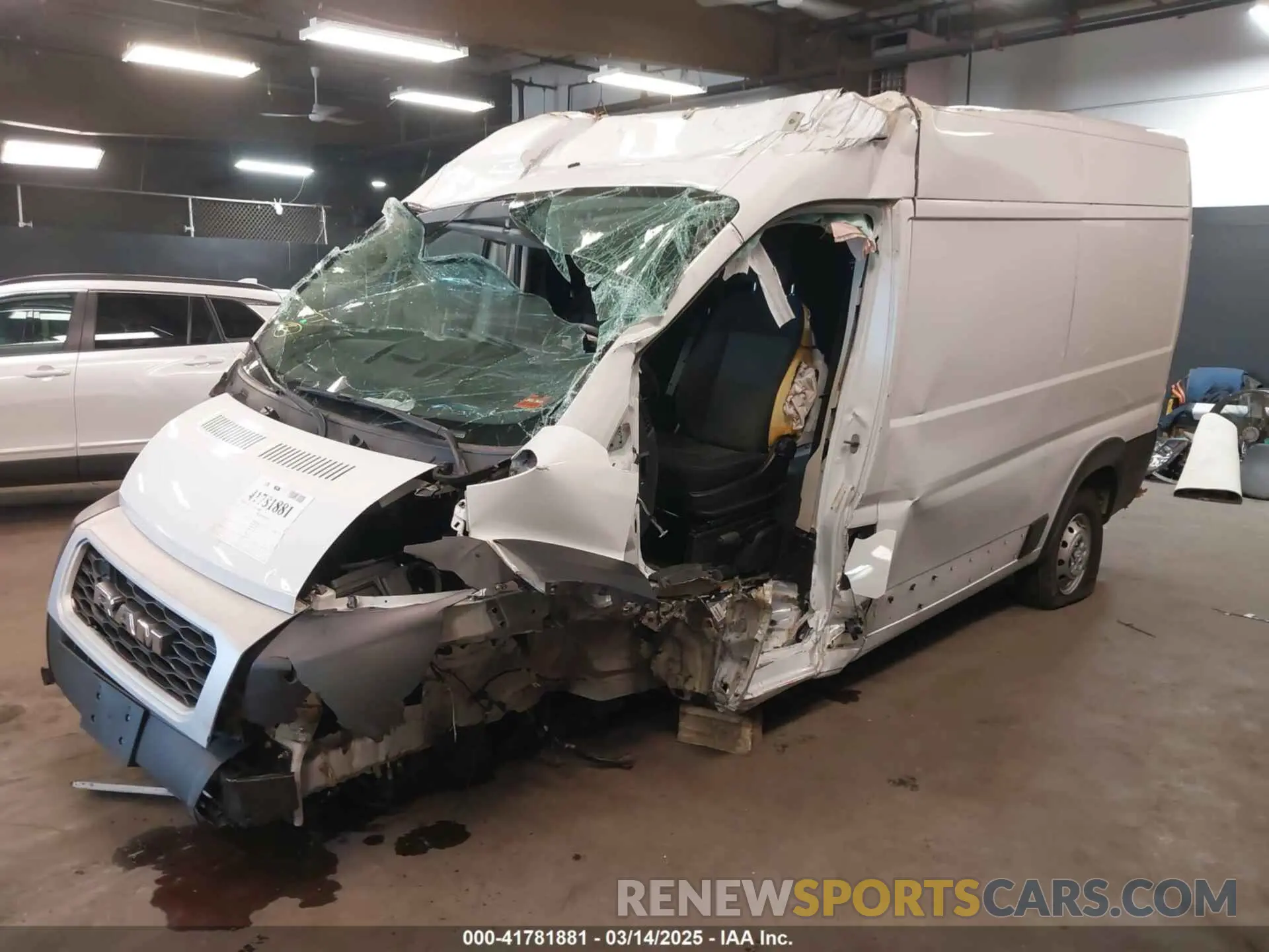2 fotografías del automóvil dañado 3C6TRVCG0KE525540 RAM PROMASTER 2500 2019